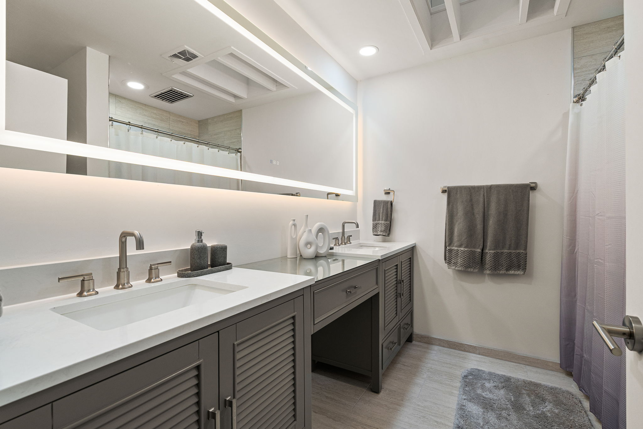  Modern Contemporary Home Nestled on a 1.3 Acre Wooded Lot - 物件實景