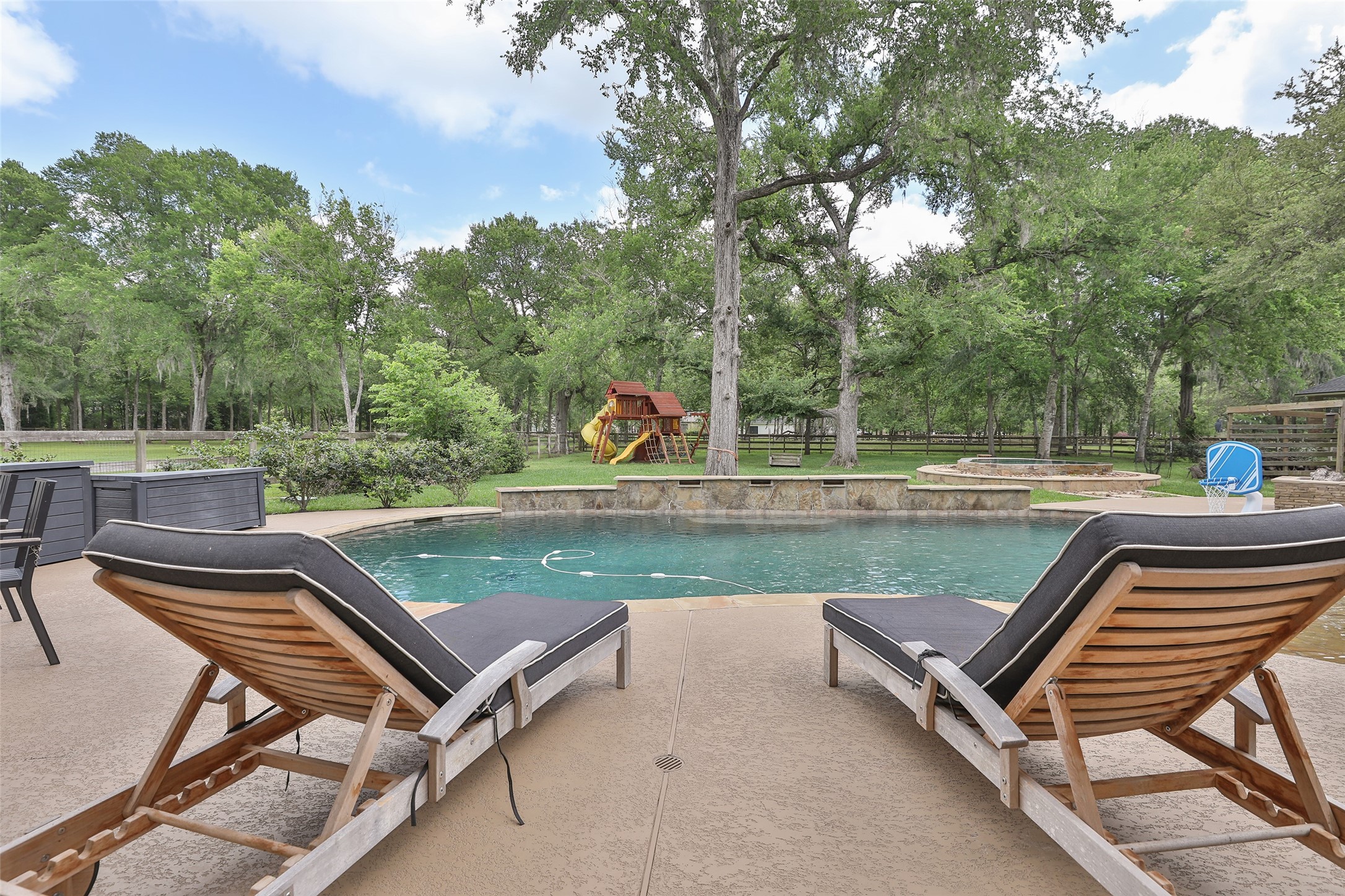  3422 Woodbine Drive - 物件實景