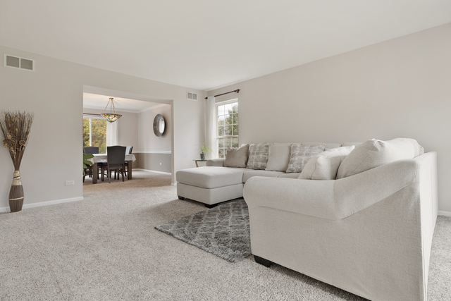 Elgin, Illinois, 60124, United States, 5 Bedrooms Bedrooms, ,3 BathroomsBathrooms,Residential,For Sale,1983976