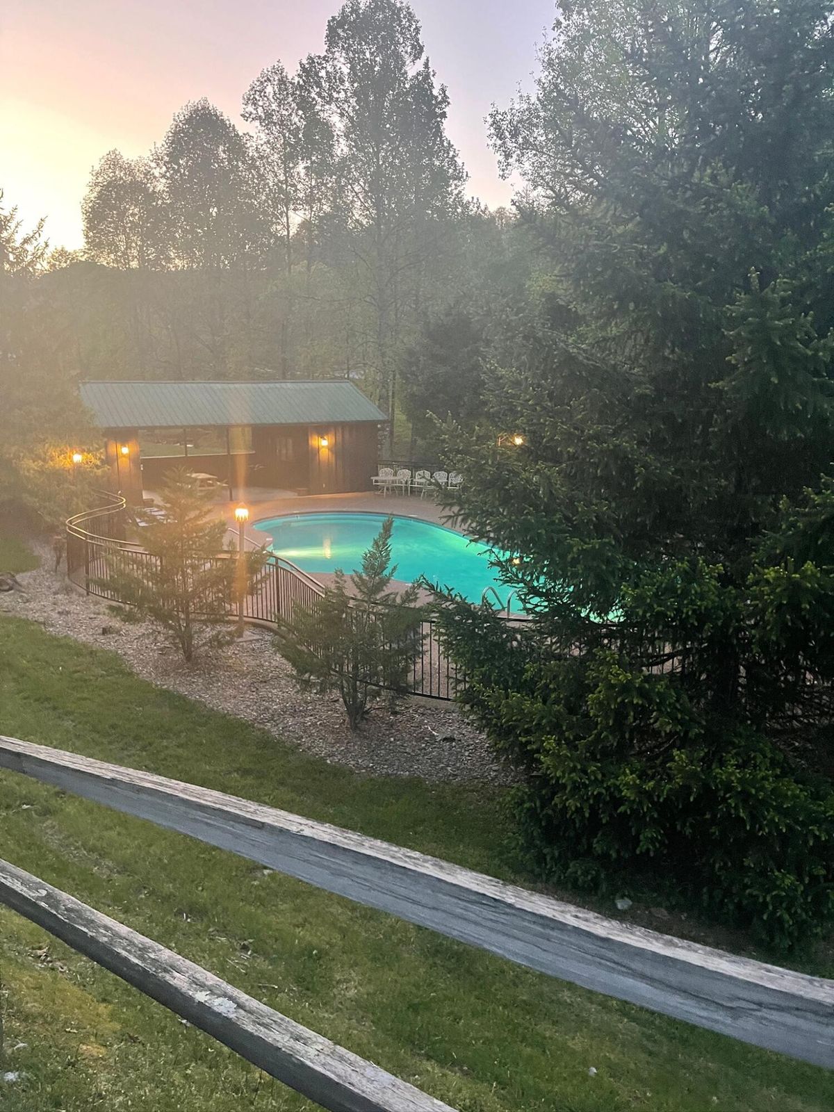 Sevierville, Tennessee, 37862, United States, 2 Bedrooms Bedrooms, ,4 BathroomsBathrooms,Residential,For Sale,1914070