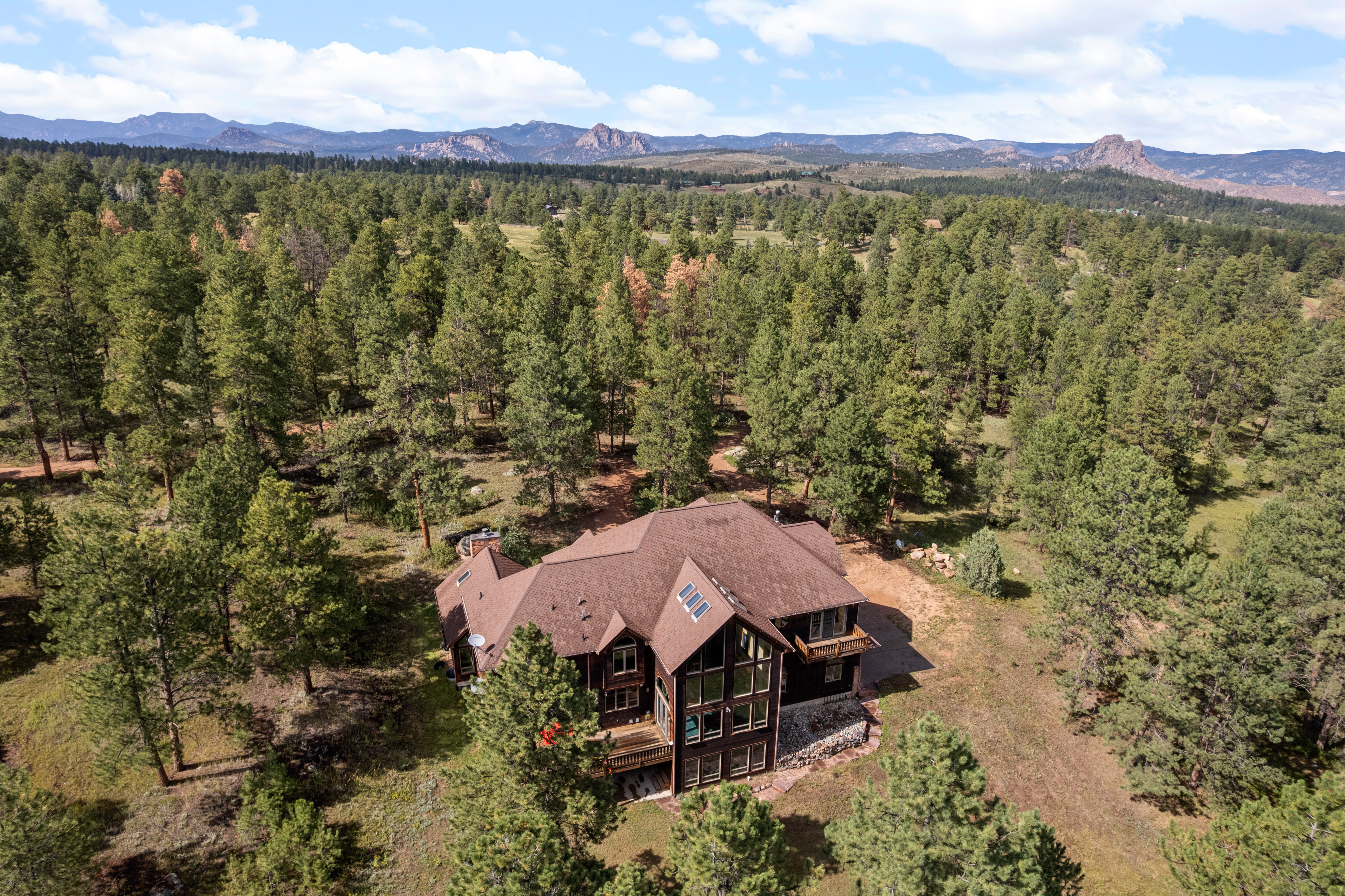  Perfect Blend of Space and Colorado Living That Backs to Pike National Forest - 物件實景
