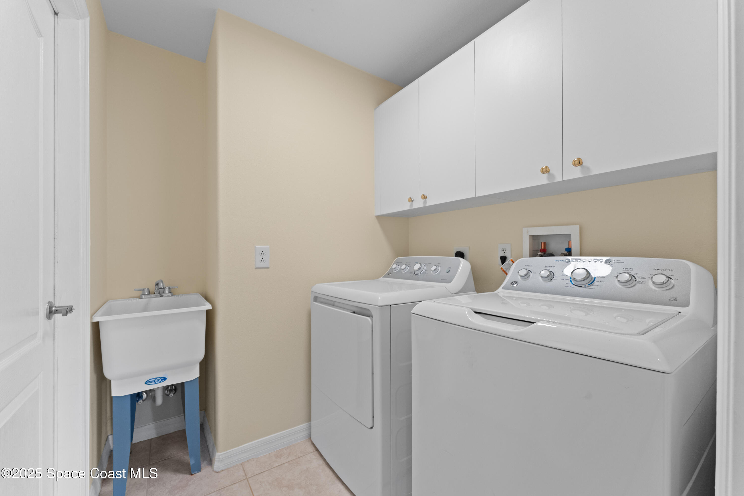 Rockledge, Florida, 32955, United States, 3 Bedrooms Bedrooms, ,2 BathroomsBathrooms,Residential,For Sale,1991838