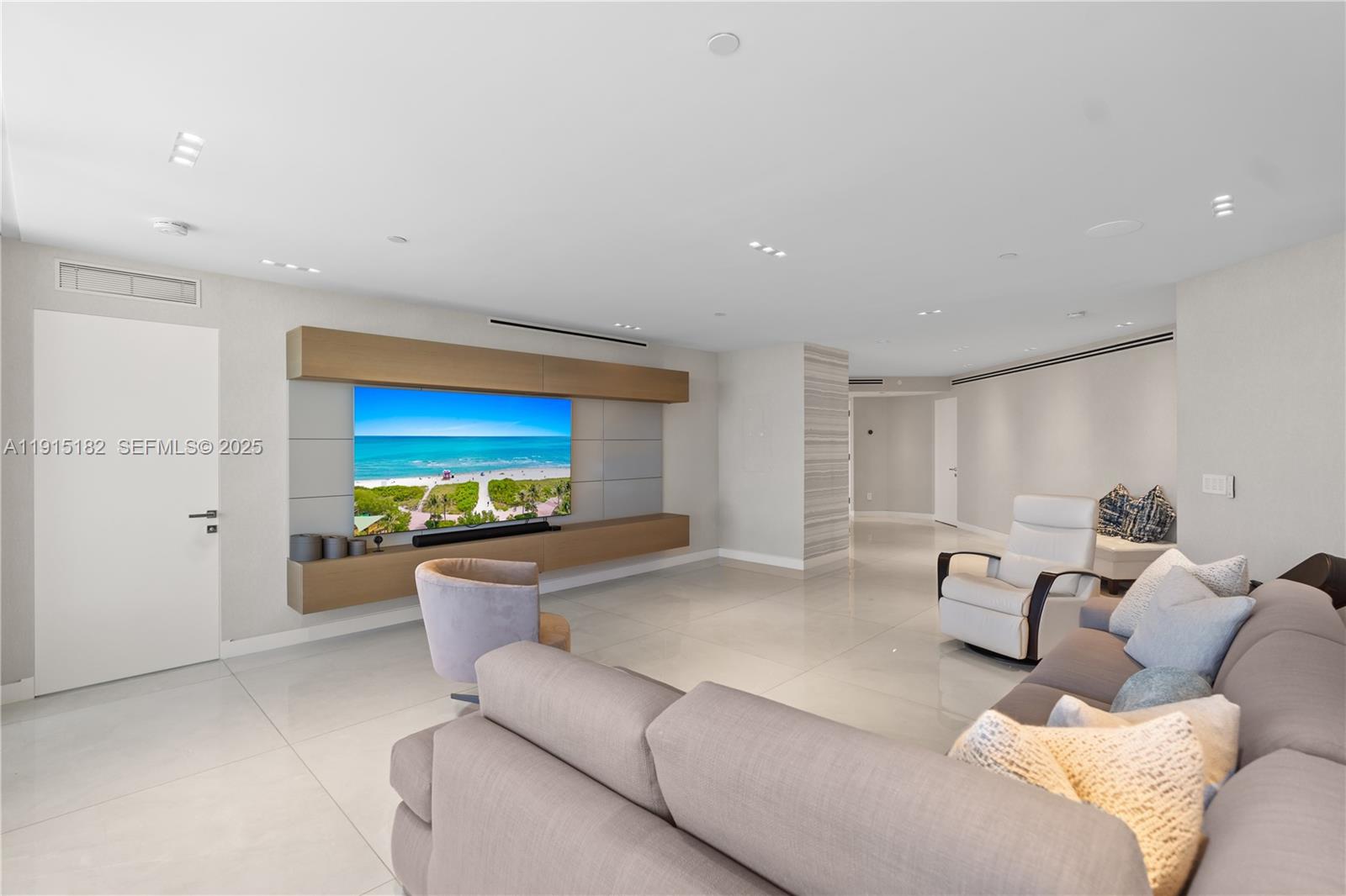 Miami Beach, Florida, 33140, United States, 5 Bedrooms Bedrooms, ,5 BathroomsBathrooms,Residential,For Sale,1997515