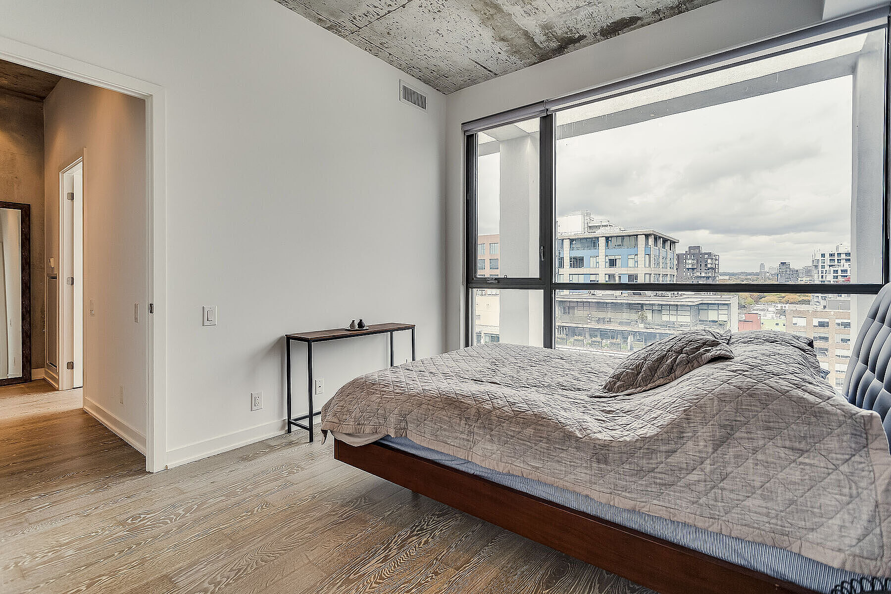  Sophisticated and Spacious - 物件實景