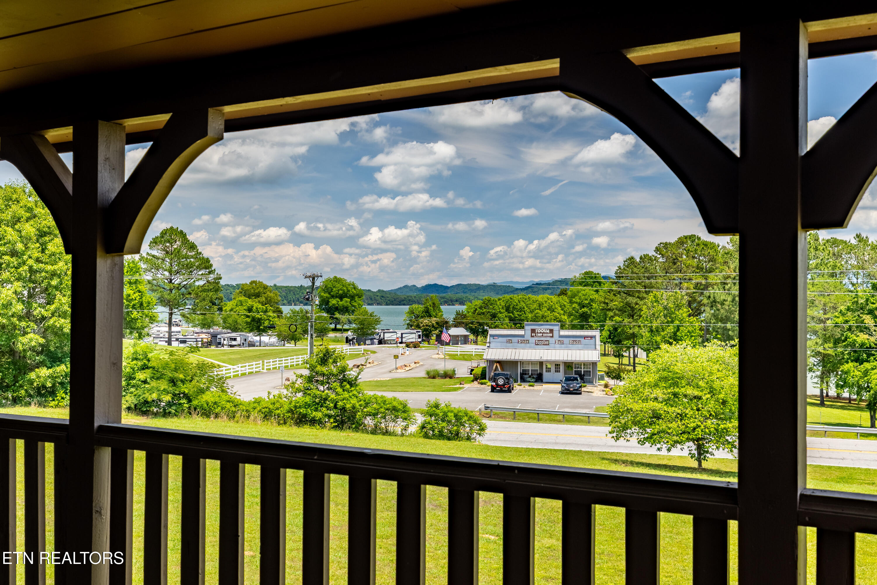 Vonore, Tennessee, 37885, United States, 3 Bedrooms Bedrooms, ,4 BathroomsBathrooms,Residential,For Sale,2048933