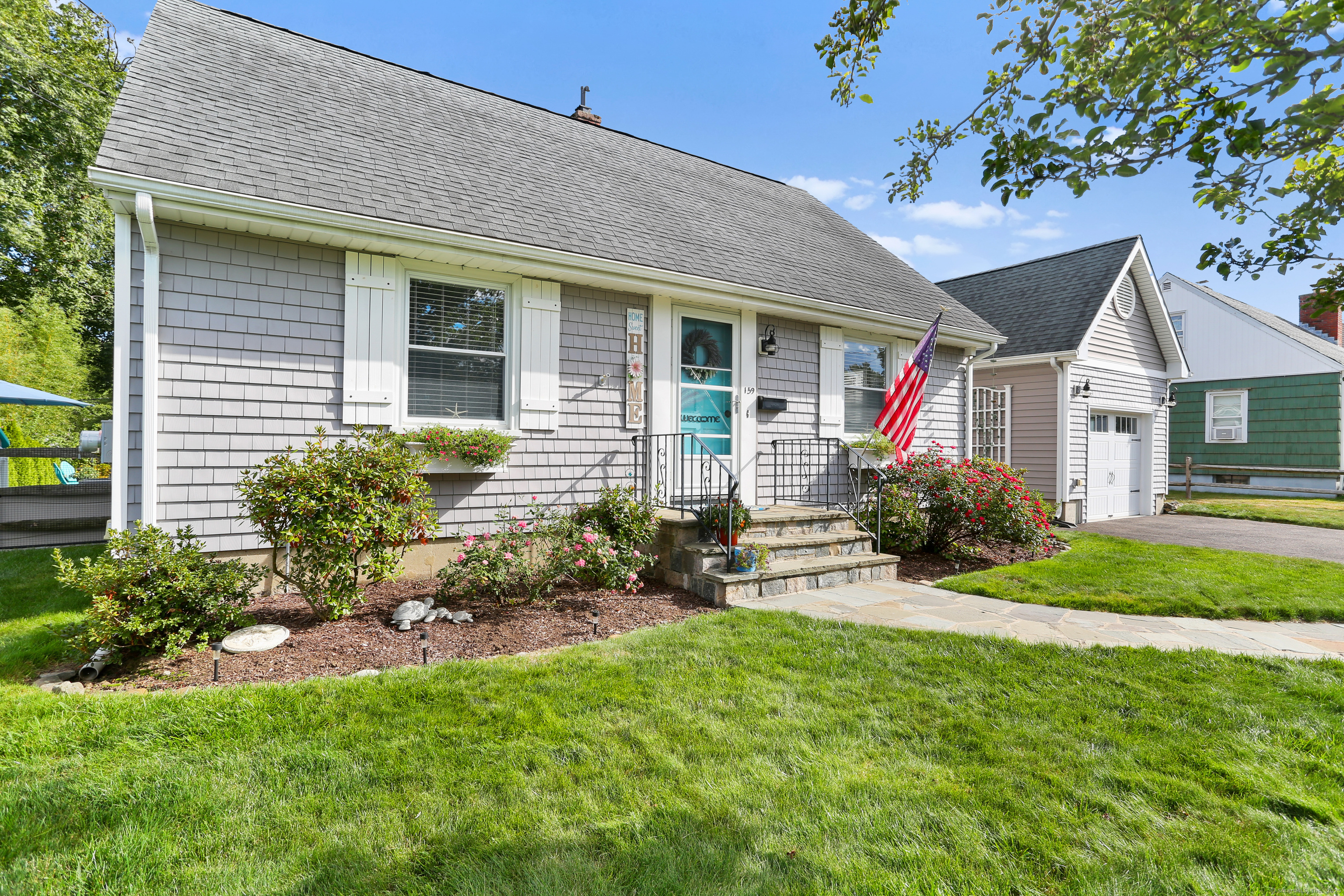 Milford, Connecticut, 06460, United States, 3 Bedrooms Bedrooms, ,2 BathroomsBathrooms,Residential,For Sale,1933050