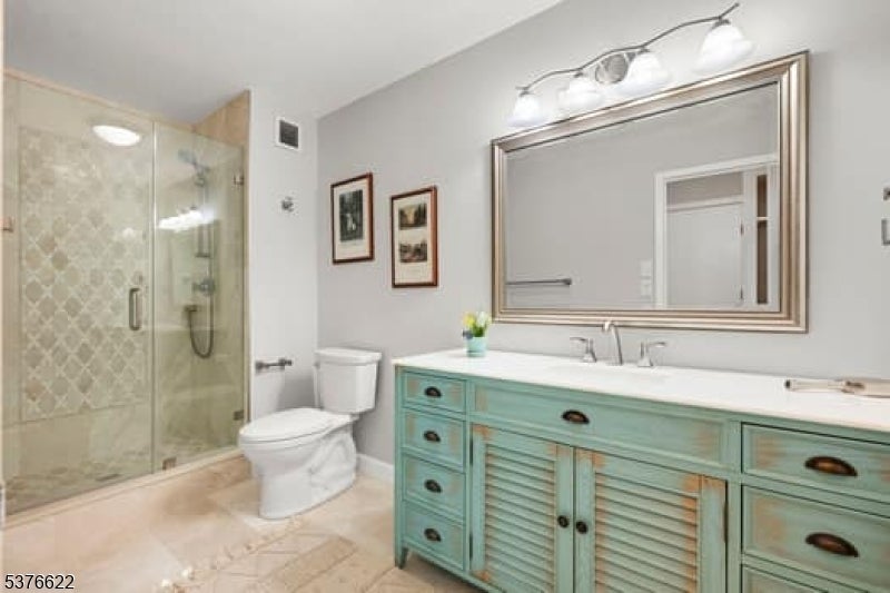 Verona Twp., New Jersey, 07044, United States, 2 Bedrooms Bedrooms, ,2 BathroomsBathrooms,Residential,For Sale,1976257