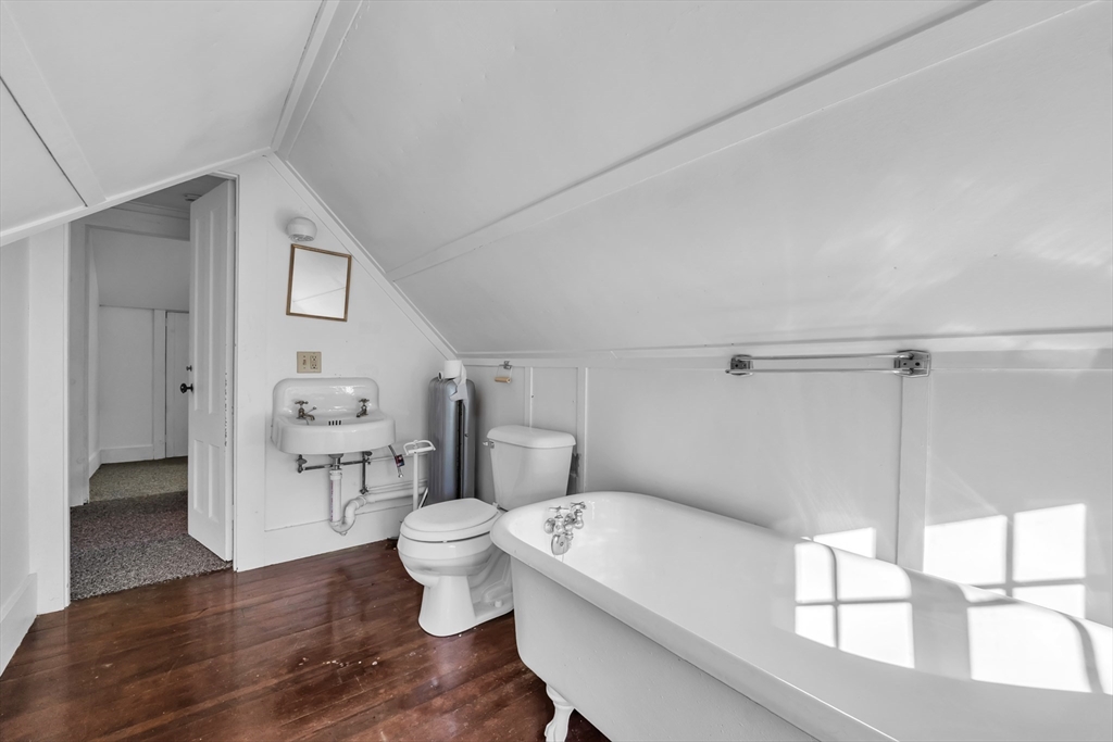 Orange, Massachusetts, 01364, United States, 7 Bedrooms Bedrooms, ,6 BathroomsBathrooms,Residential,For Sale,1991078