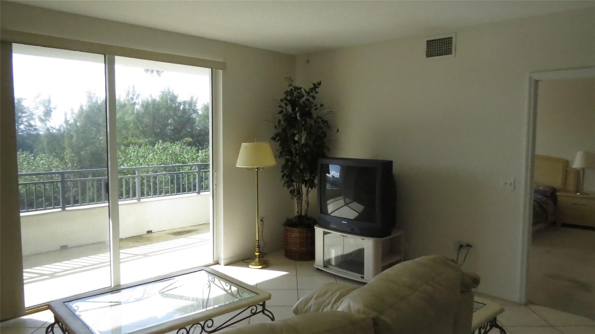 Pompano Beach, Florida, 33062, United States, 2 Bedrooms Bedrooms, ,3 BathroomsBathrooms,Residential,For Sale,1915850