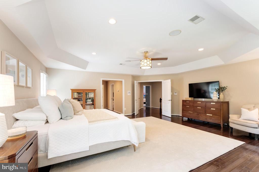 Vienna, Virginia, 22182, United States, 5 Bedrooms Bedrooms, ,6 BathroomsBathrooms,Residential,For Sale,1943879