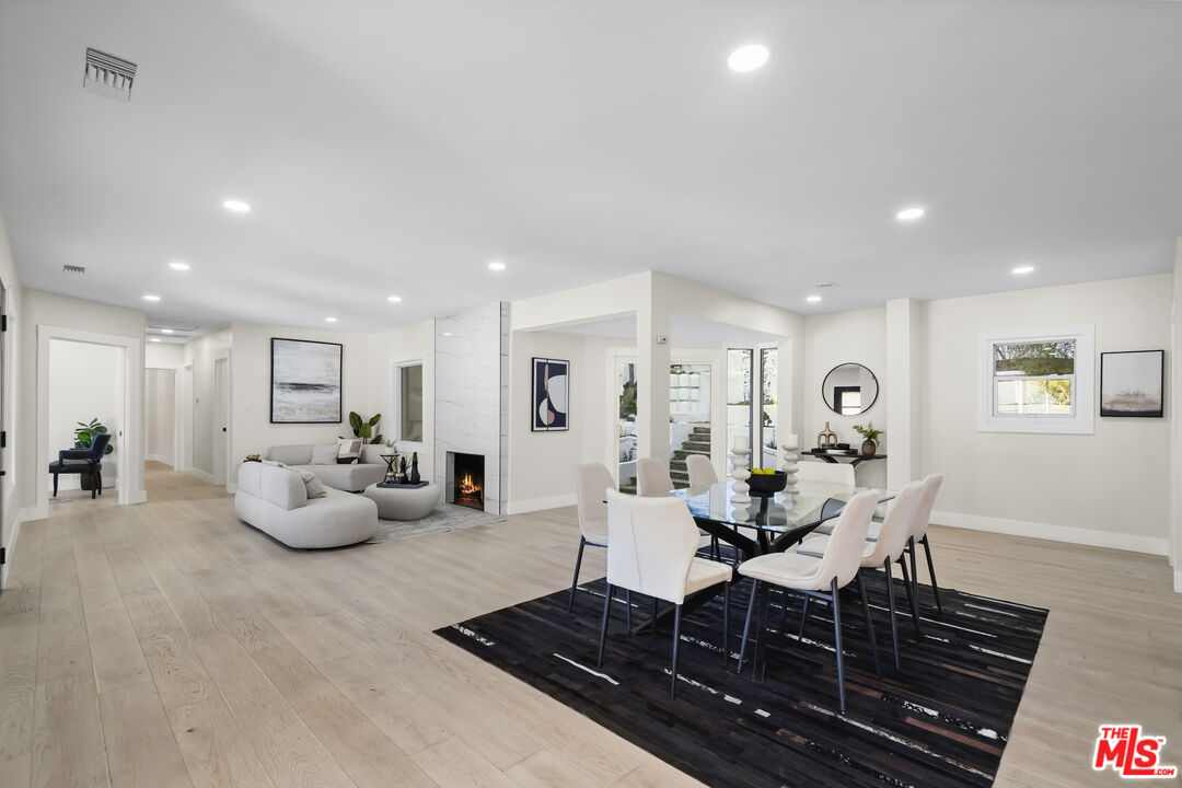 Los Angeles, California, 90068, United States, 5 Bedrooms Bedrooms, ,4 BathroomsBathrooms,Residential,For Sale,1892047