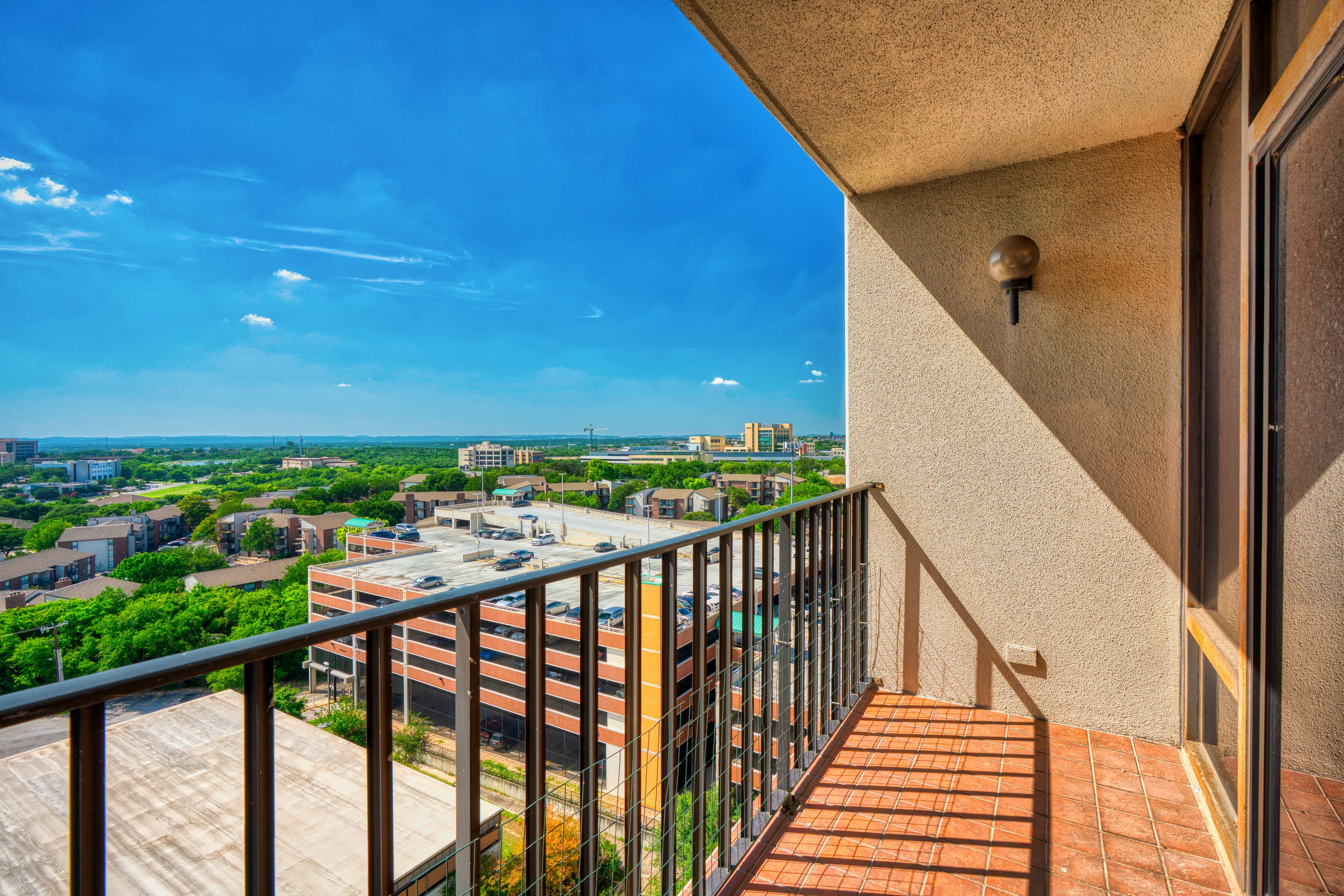  Effortless Living at The Wurzbach Towers - 物件實景