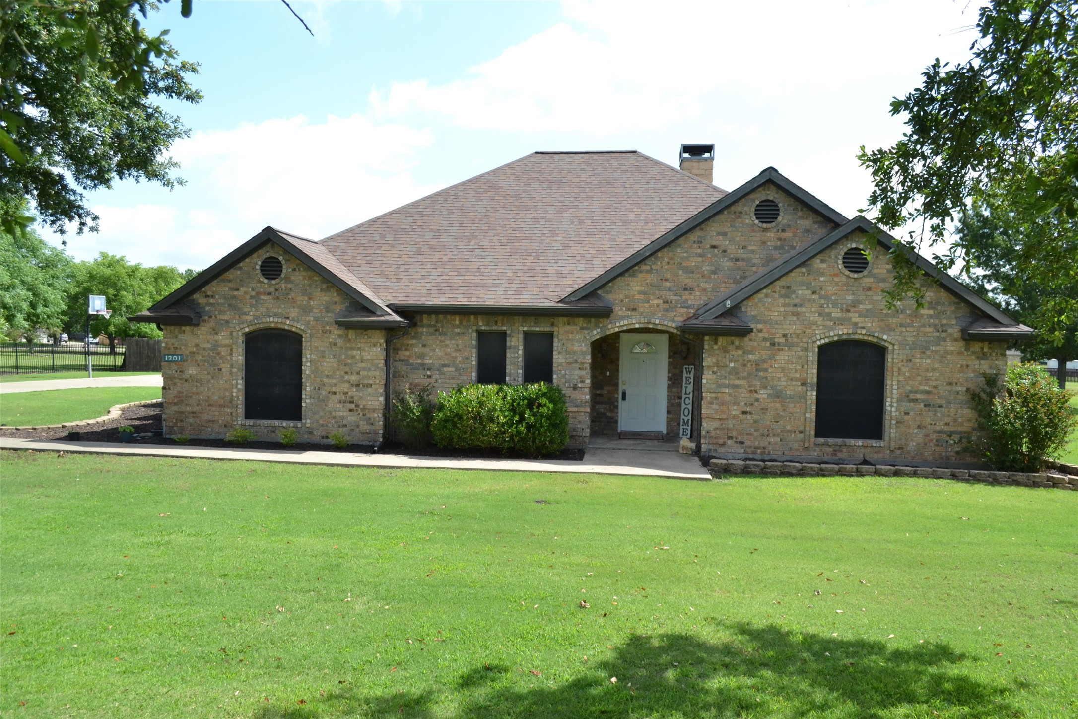 Talty, Texas, 75160, United States, 6 Bedrooms Bedrooms, ,4 BathroomsBathrooms,Residential,For Sale,1970411