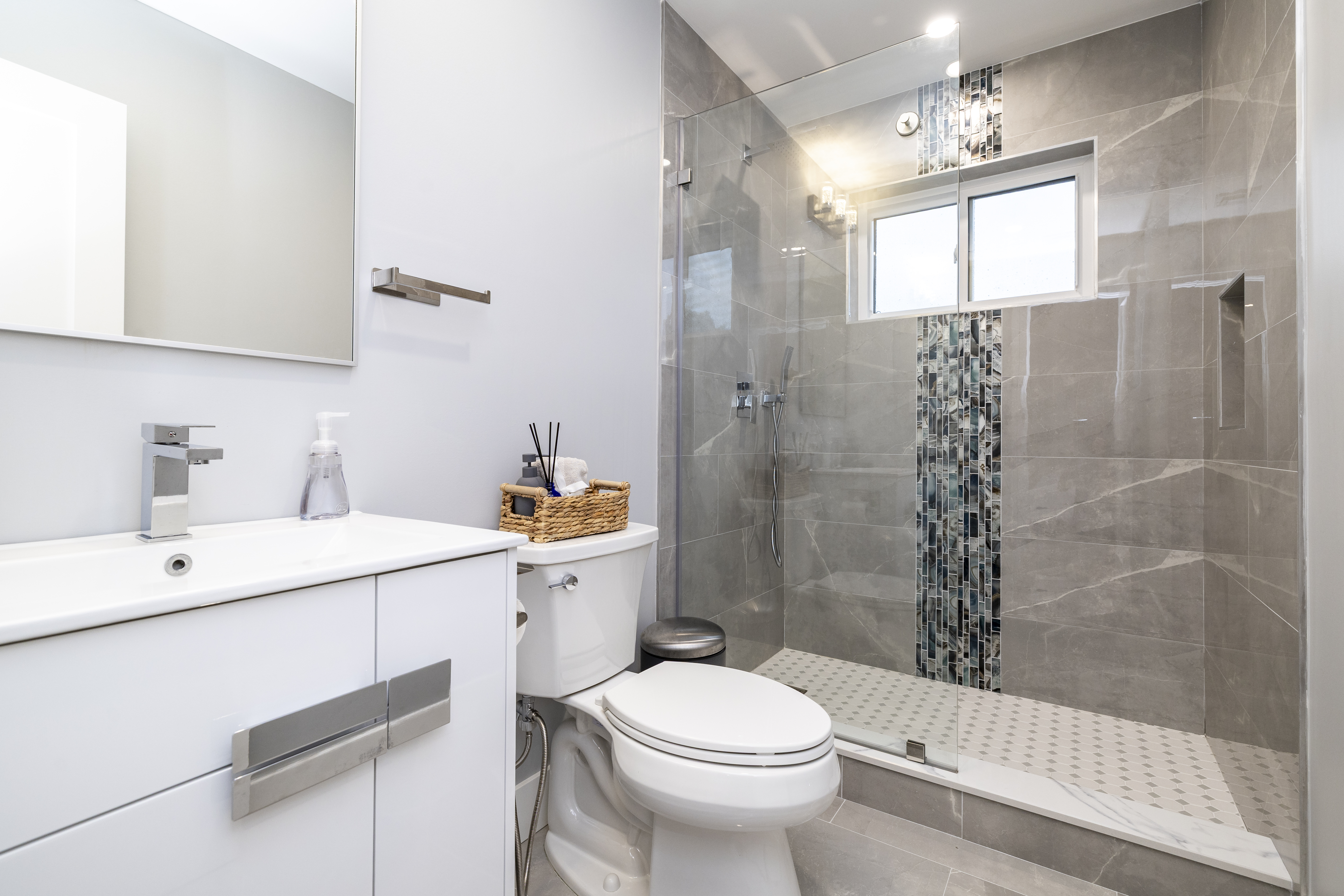  23 Faith Lane, Westbury, NY 11590 - 物件實景