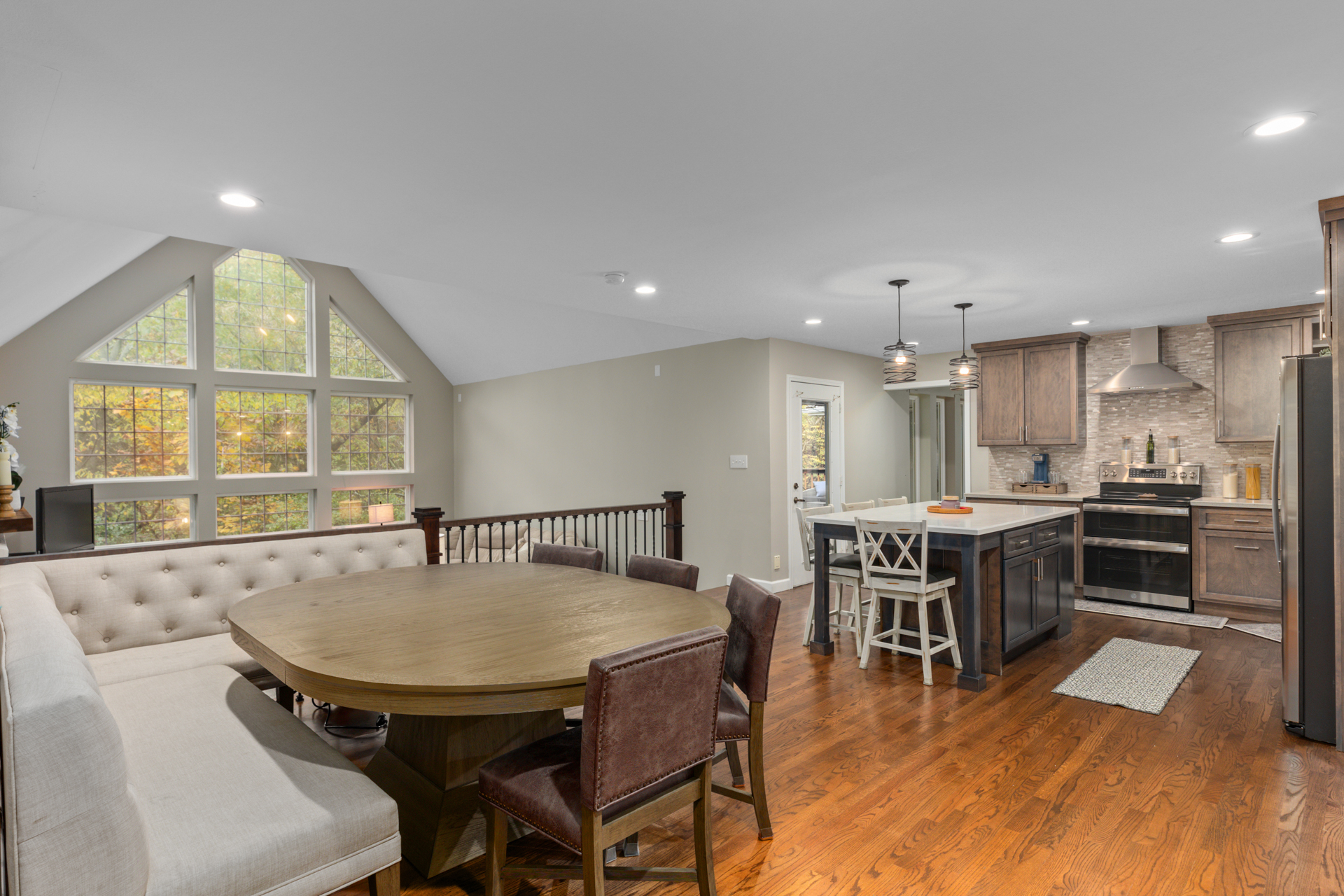 Litchfield, Illinois, 62056, United States, 5 Bedrooms Bedrooms, ,4 BathroomsBathrooms,Residential,For Sale,1979153