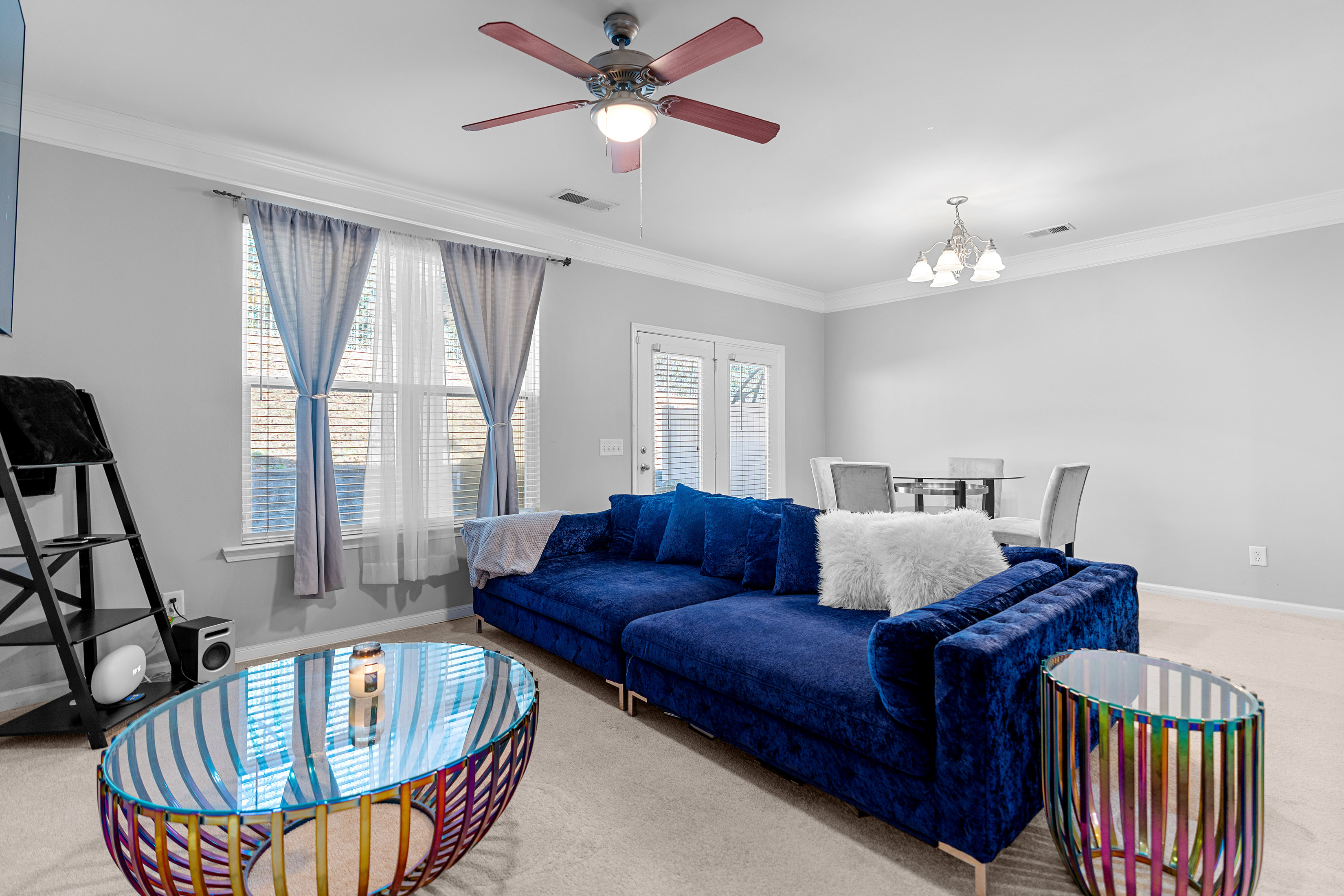 Stylish, Spacious and Ideally Located Townhome - 物件實景
