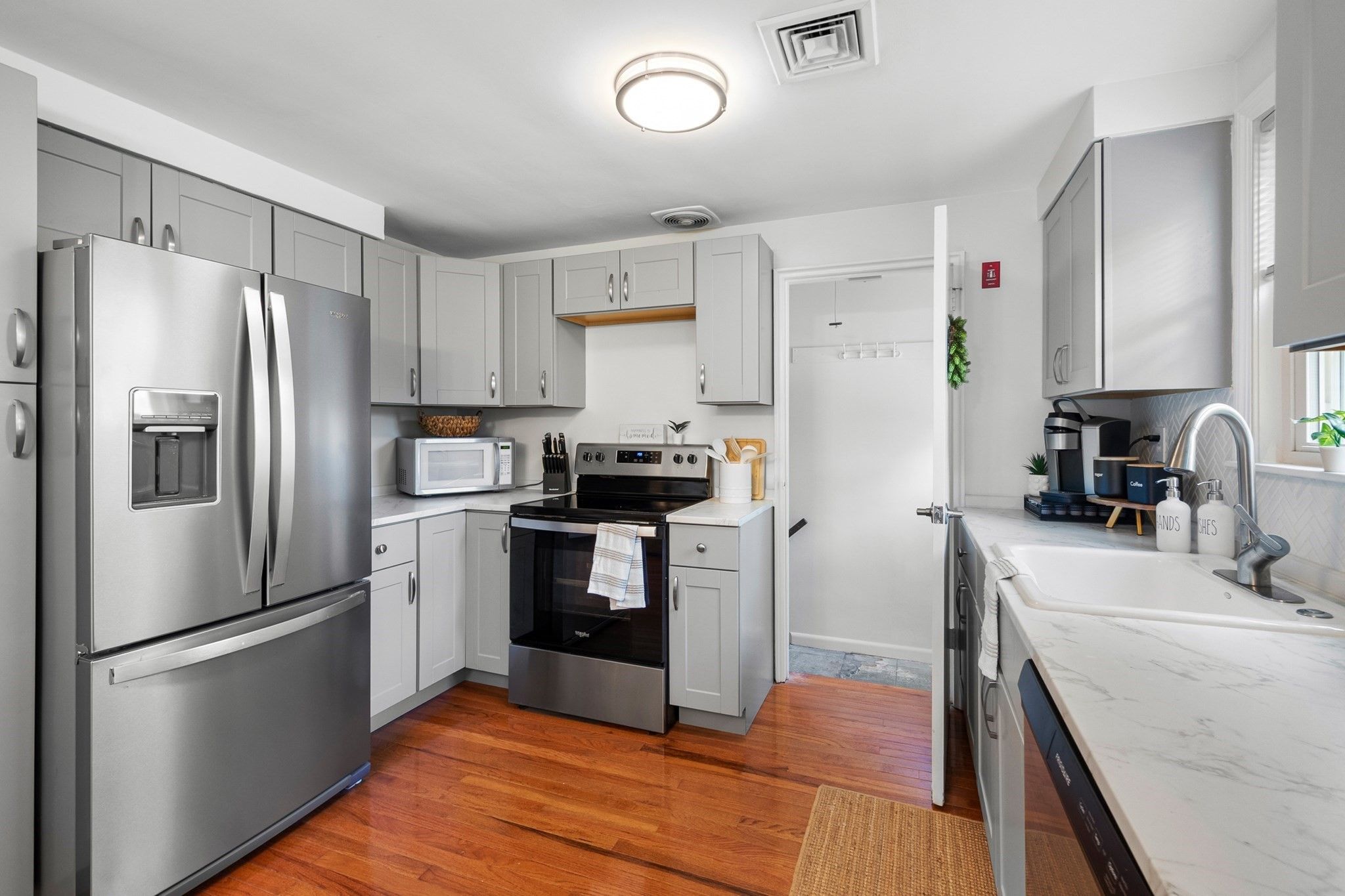 15 Carson, Woburn, MA, 01801 - 物件實景
