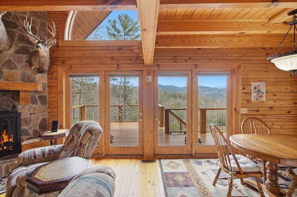 Ellijay, Georgia, 30536, United States, 2 Bedrooms Bedrooms, ,3 BathroomsBathrooms,Residential,For Sale,2034999