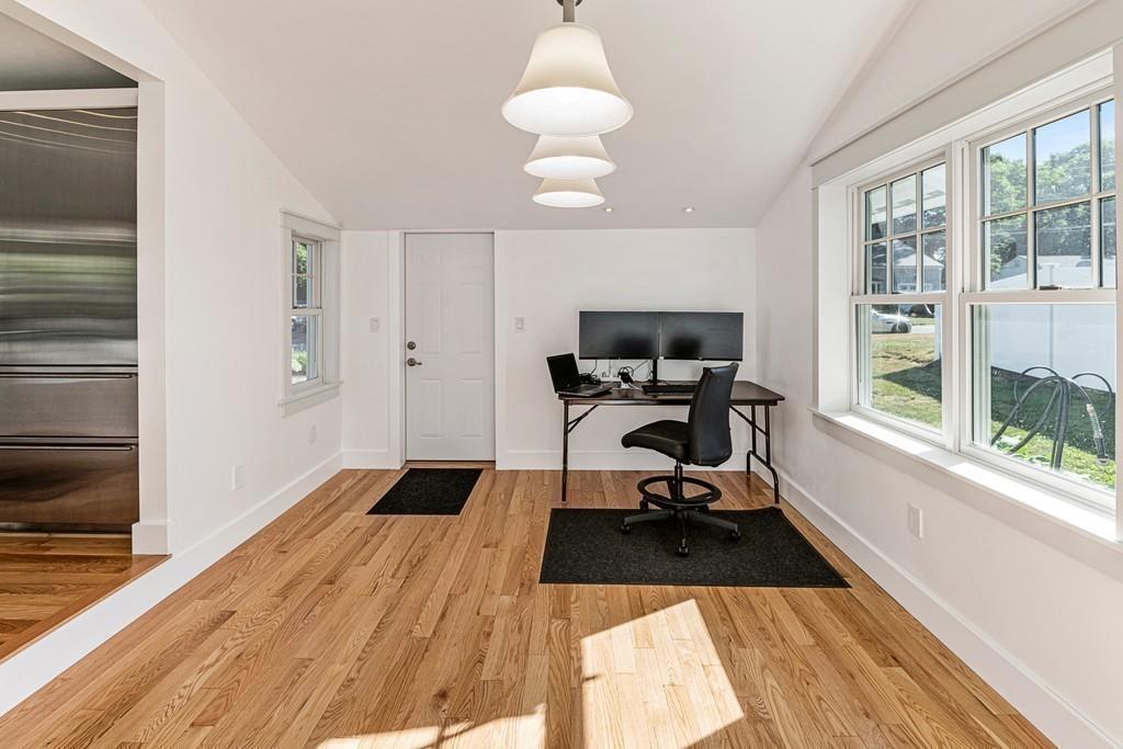 Hamilton, Massachusetts, 01982, United States, 2 Bedrooms Bedrooms, ,1 BathroomBathrooms,Residential,For Sale,1921936