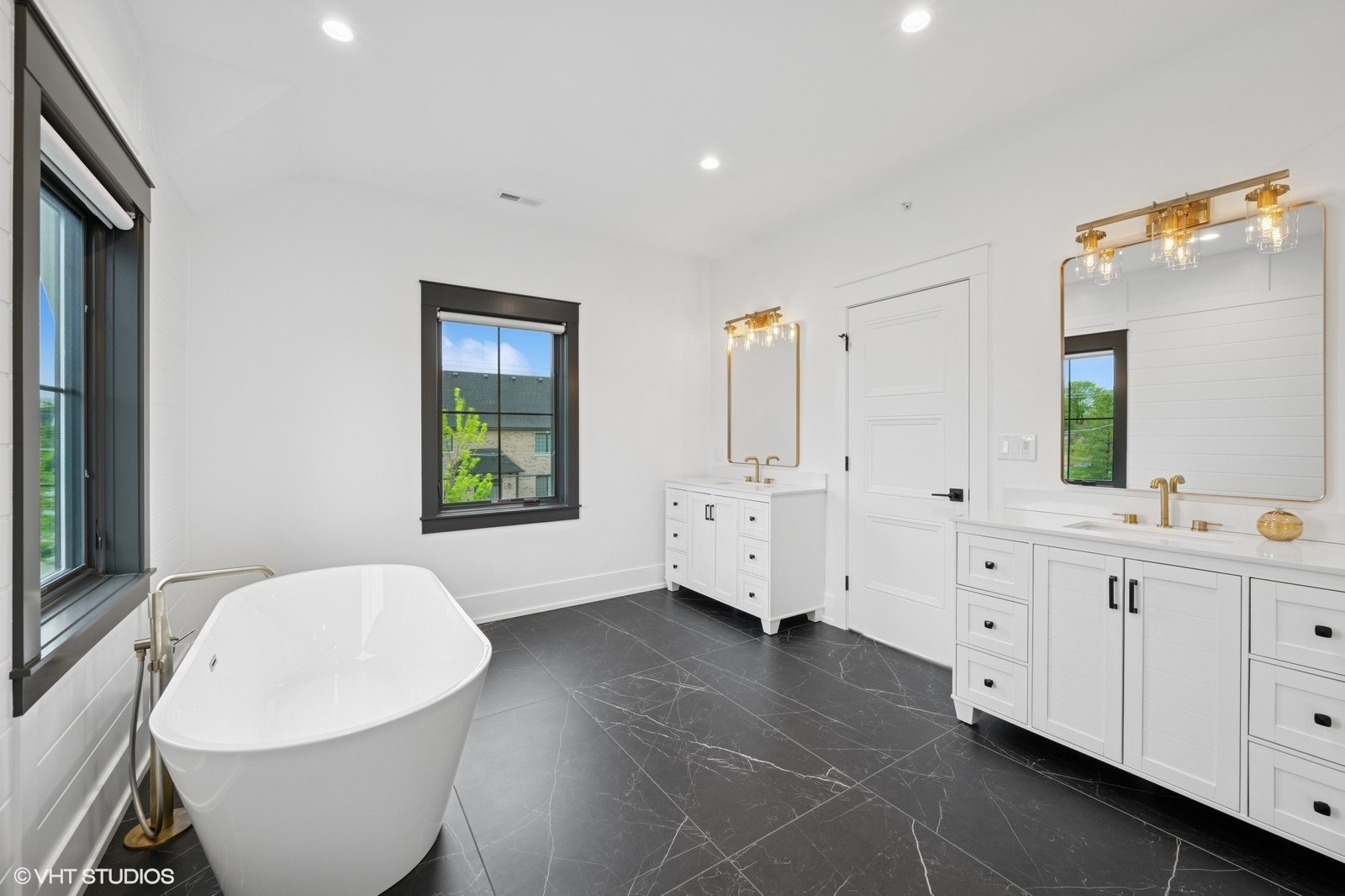 Northbrook, Illinois, 60062, United States, 5 Bedrooms Bedrooms, ,5 BathroomsBathrooms,Residential,For Sale,1827493