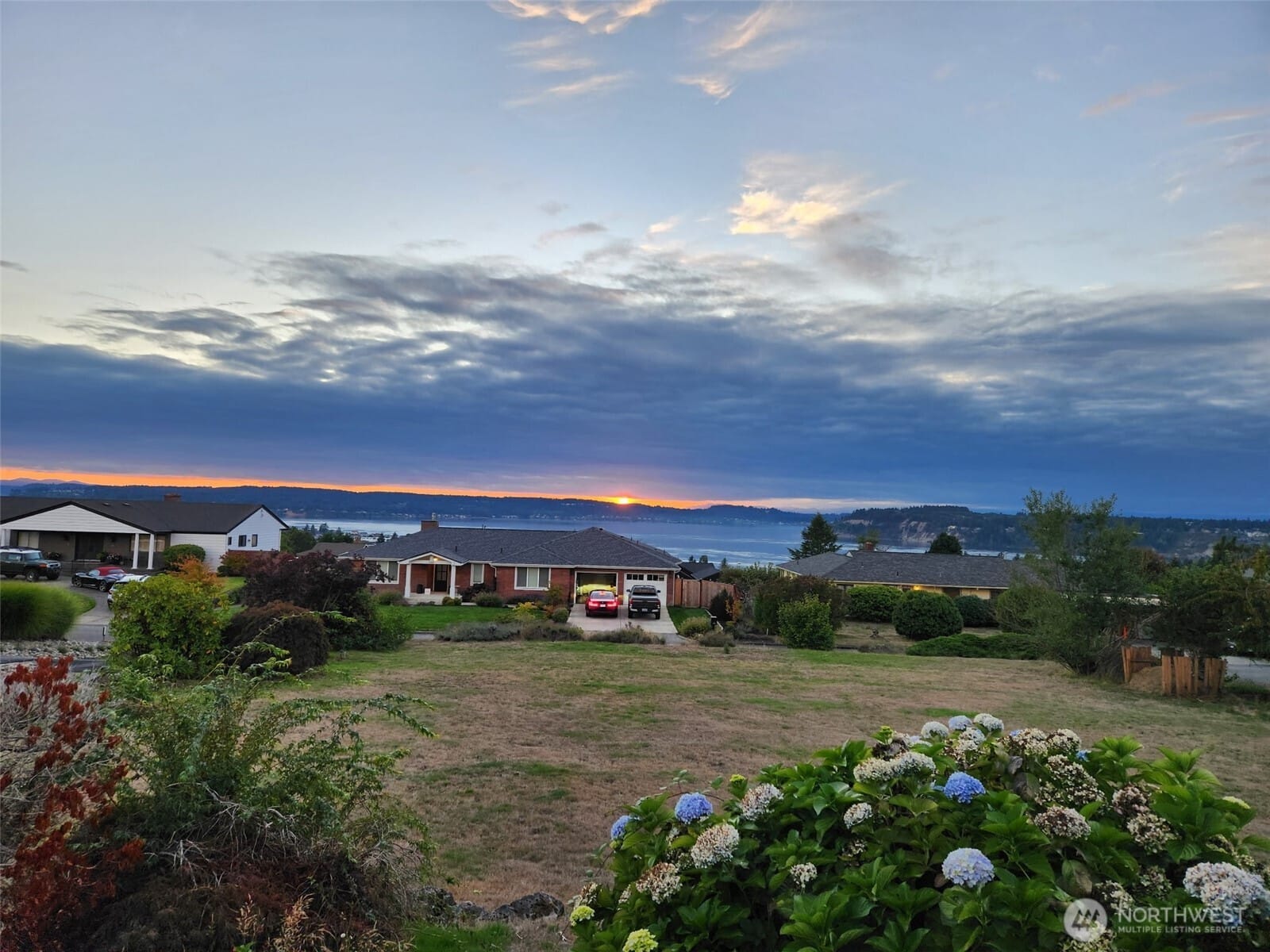 Tacoma, Washington, 98465, United States, 3 Bedrooms Bedrooms, ,2 BathroomsBathrooms,Residential,For Sale,1829131