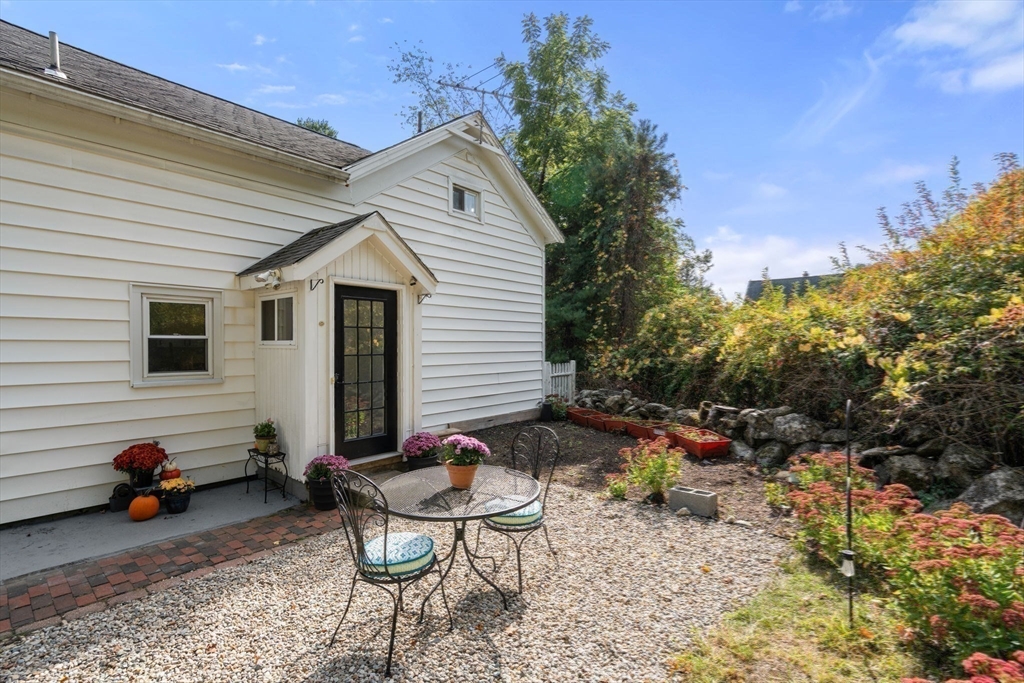 Medway, Massachusetts, 02053, United States, 3 Bedrooms Bedrooms, ,2 BathroomsBathrooms,Residential,For Sale,1958894