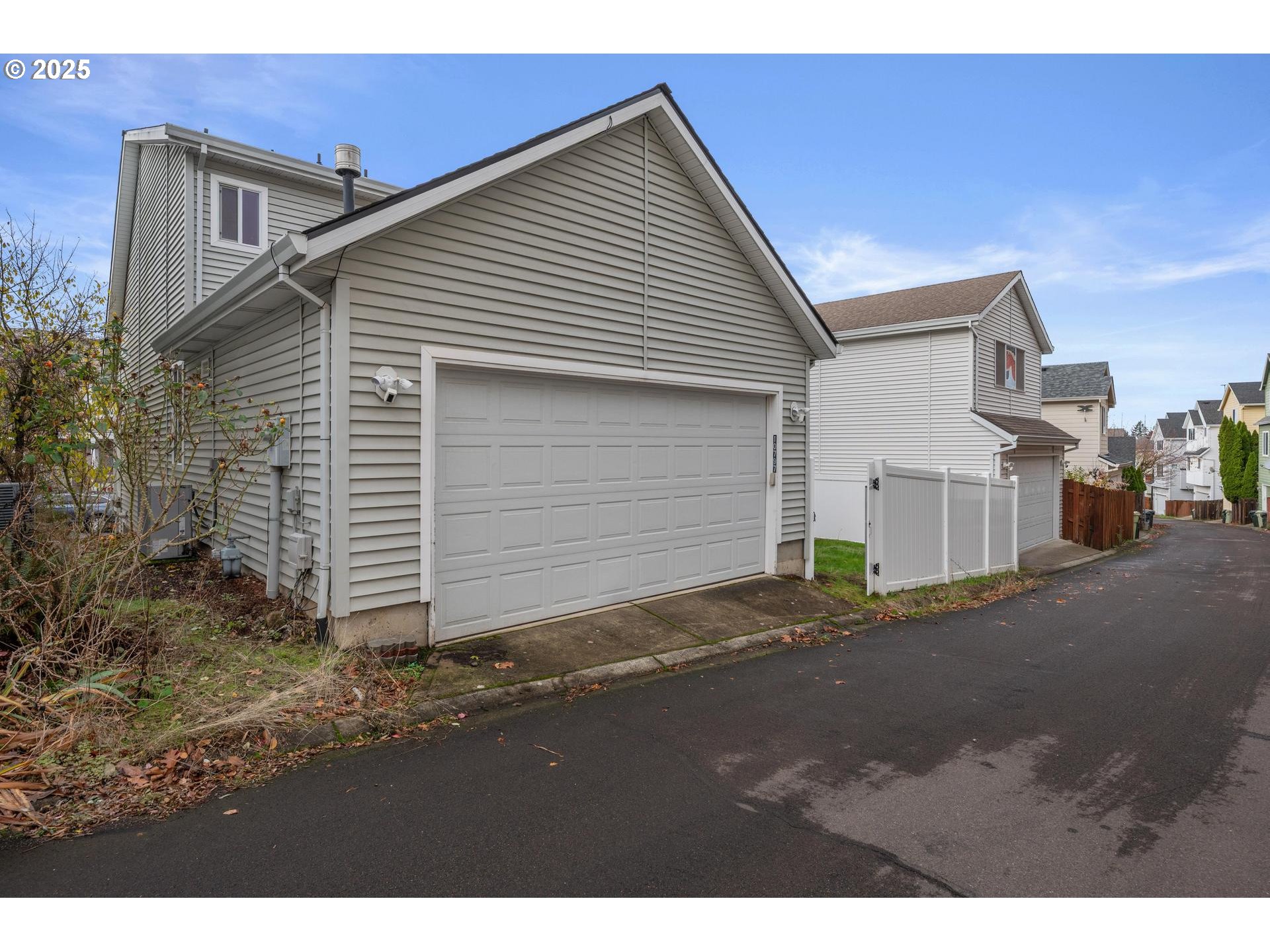 Portland, Oregon, 97225, United States, 3 Bedrooms Bedrooms, ,2 BathroomsBathrooms,Residential,For Sale,1995924