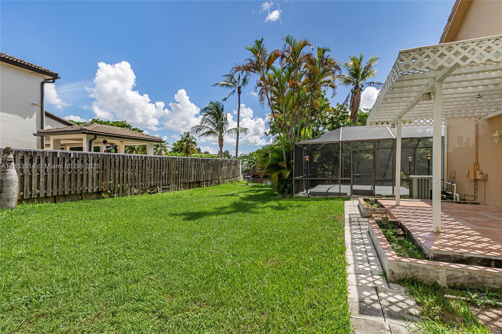 Hialeah, Florida, 33015, United States, 4 Bedrooms Bedrooms, ,3 BathroomsBathrooms,Residential,For Sale,1918630