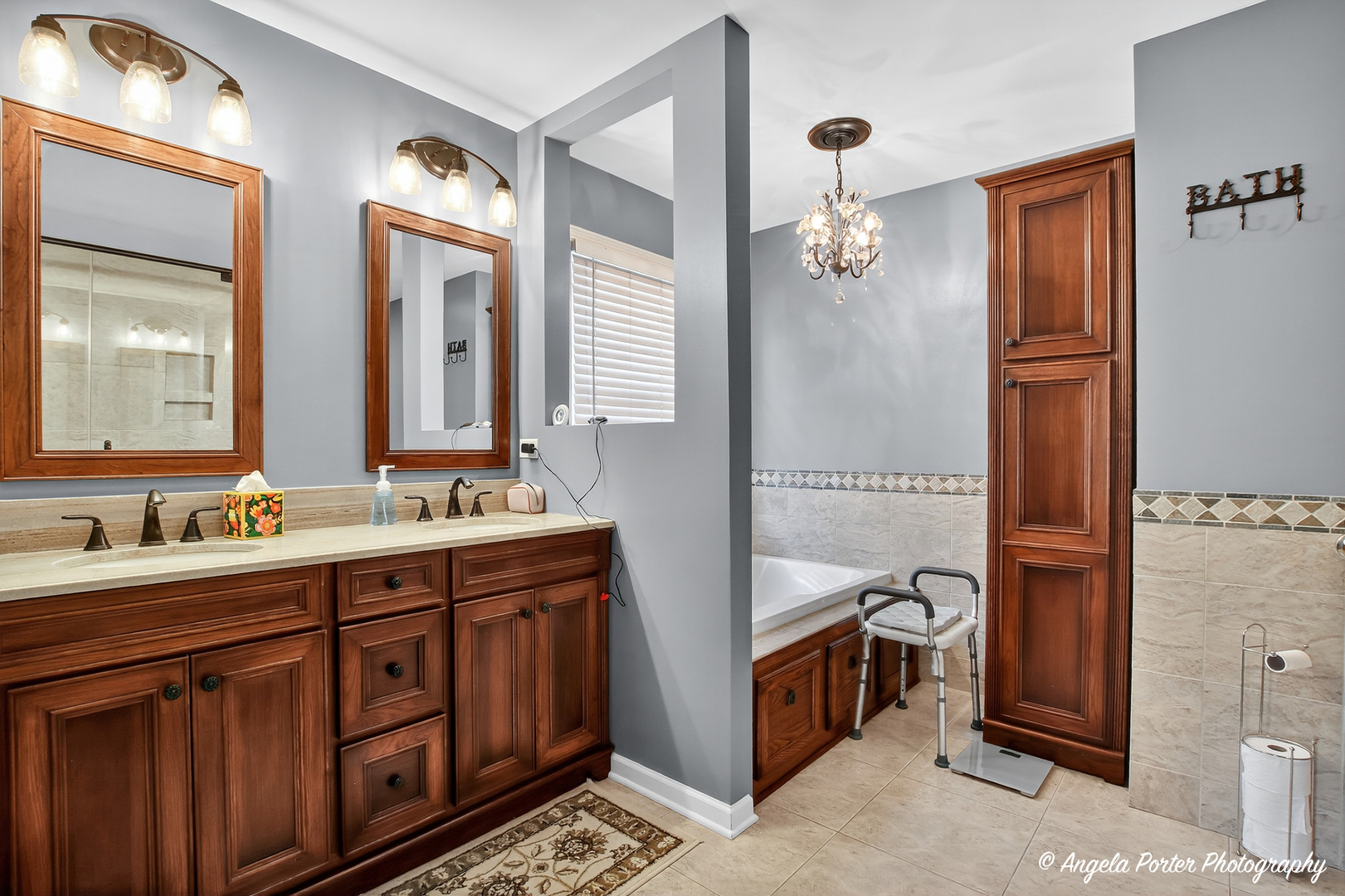 Mchenry, Illinois, 60051, United States, 4 Bedrooms Bedrooms, ,4 BathroomsBathrooms,Residential,For Sale,2006367