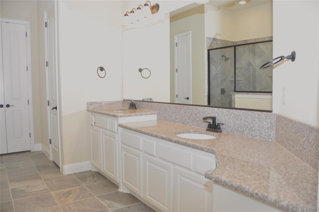 218 Crestview Drive, Midlothian, Texas, 76065, United States, 5 Bedrooms Bedrooms, ,5 BathroomsBathrooms,Residential,For Sale,218 crestview DR,1556198