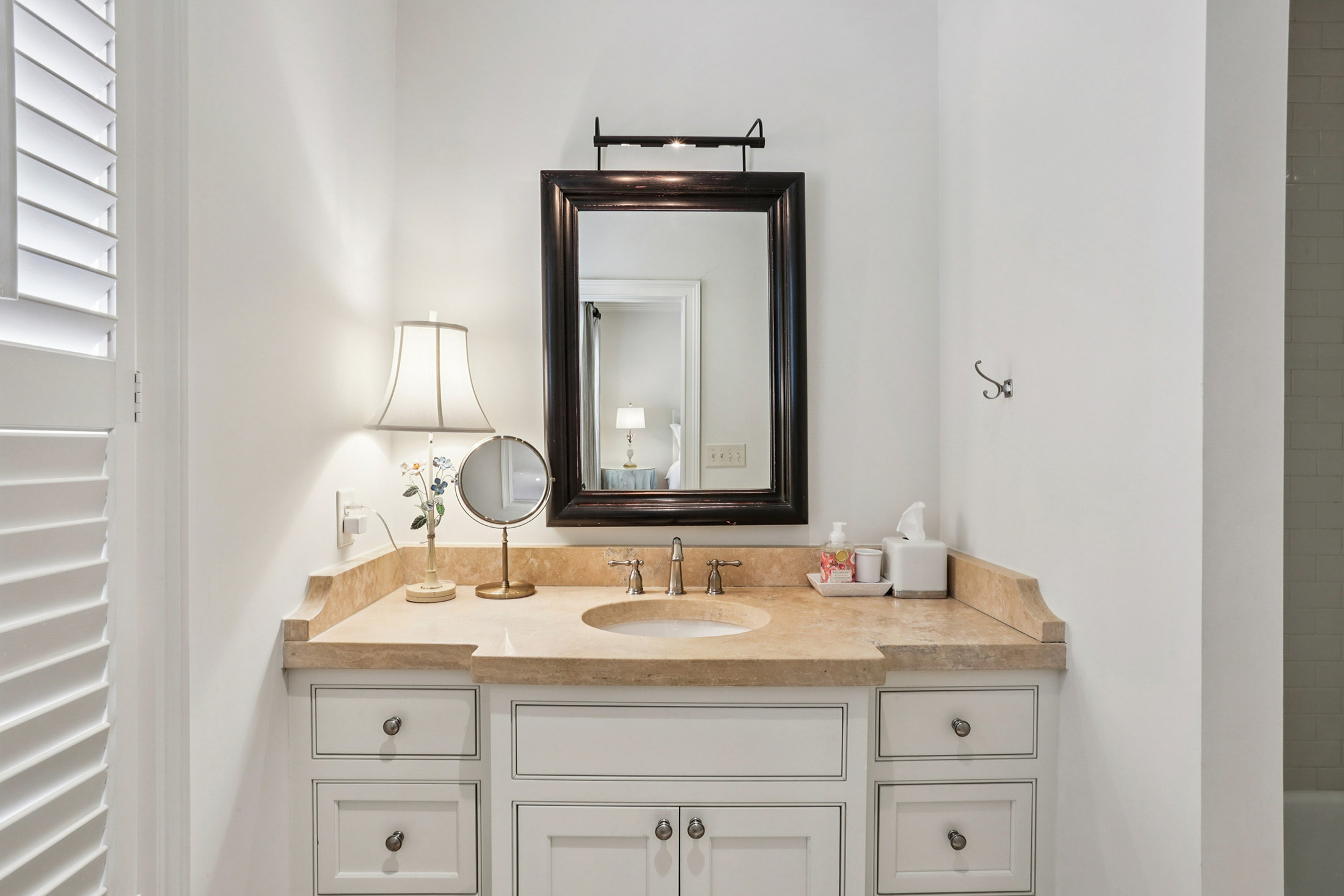  Exceptional Garden Hills Townhome Combines Luxury, Location and Lifestyle - 物件實景