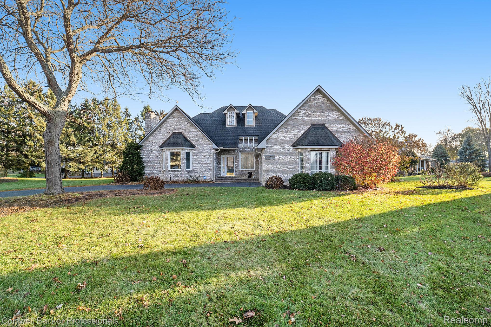 Highland, Michigan, 48356, United States, 4 Bedrooms Bedrooms, ,4 BathroomsBathrooms,Residential,For Sale,1994740