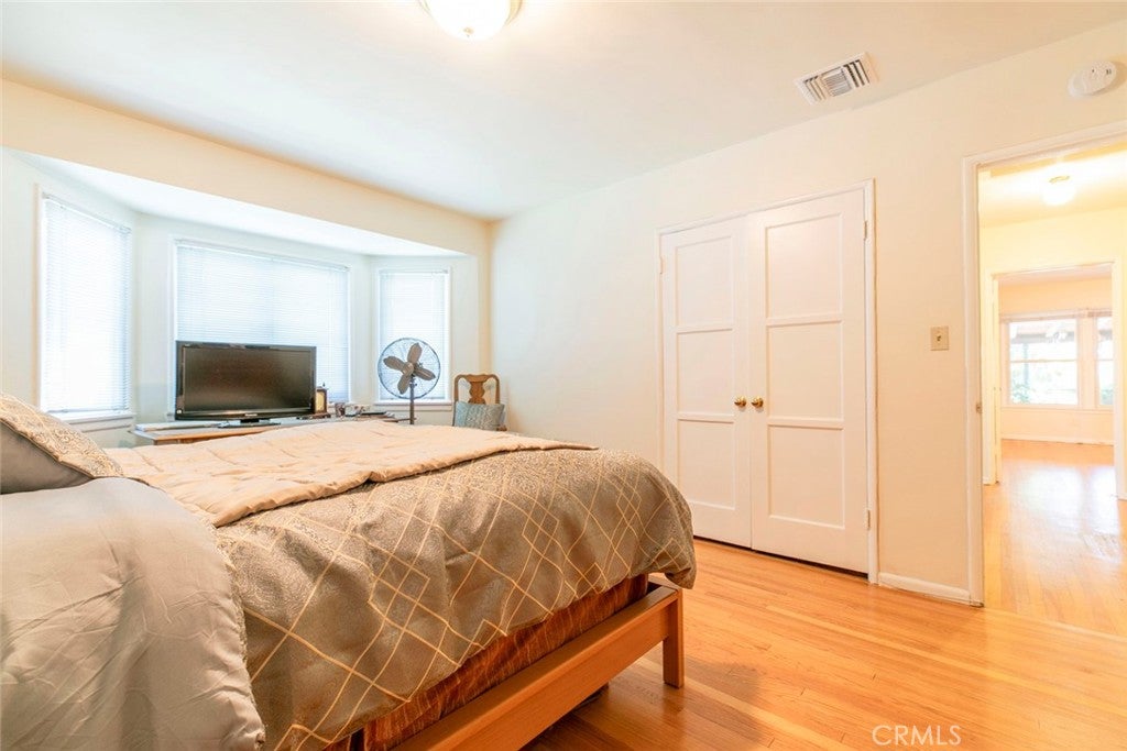 Van Nuys, California, 91405, United States, 2 Bedrooms Bedrooms, ,2 BathroomsBathrooms,Residential,For Sale,1993356