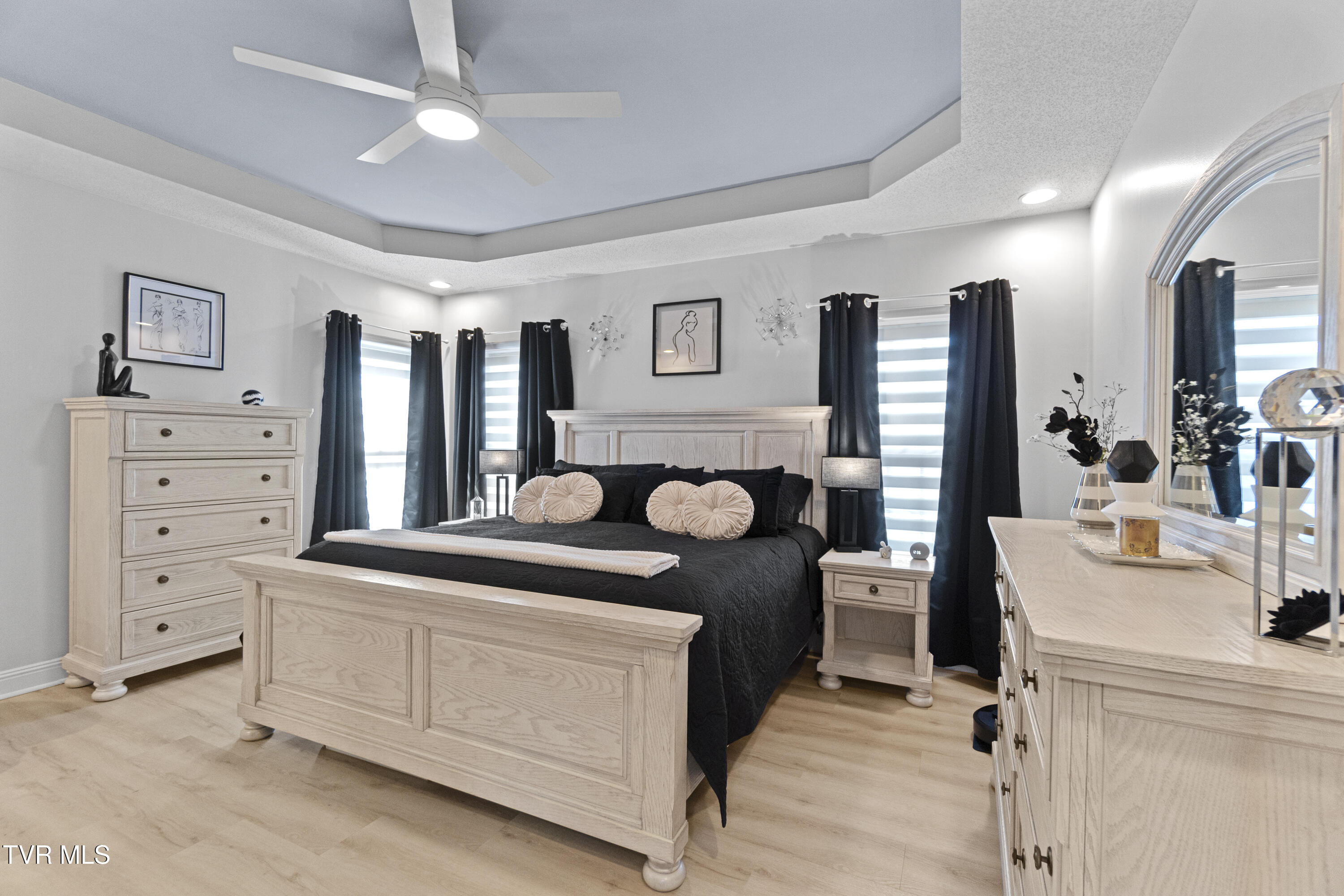 Kingsport, Tennessee, 37660, United States, 5 Bedrooms Bedrooms, ,4 BathroomsBathrooms,Residential,For Sale,2024666