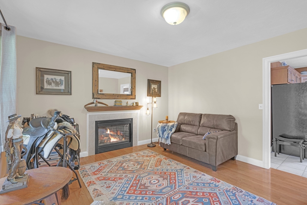 North Brookfield, Massachusetts, 01535, United States, 3 Bedrooms Bedrooms, ,3 BathroomsBathrooms,Residential,For Sale,1905631