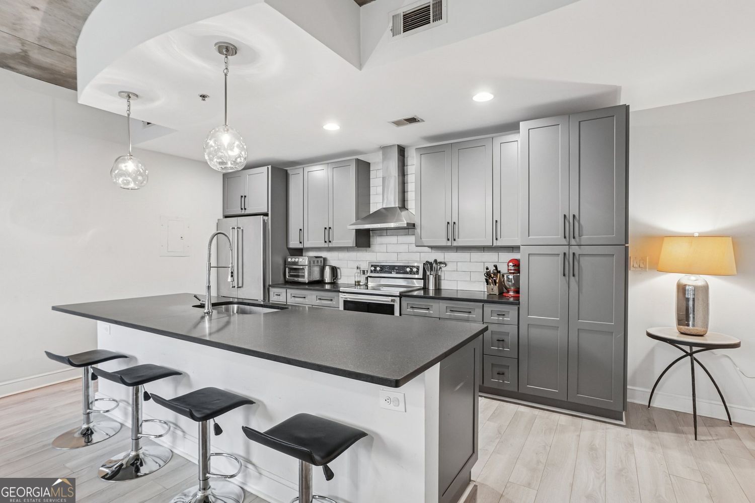 Atlanta, Georgia, 30309, United States, 2 Bedrooms Bedrooms, ,2 BathroomsBathrooms,Residential,For Sale,1964227