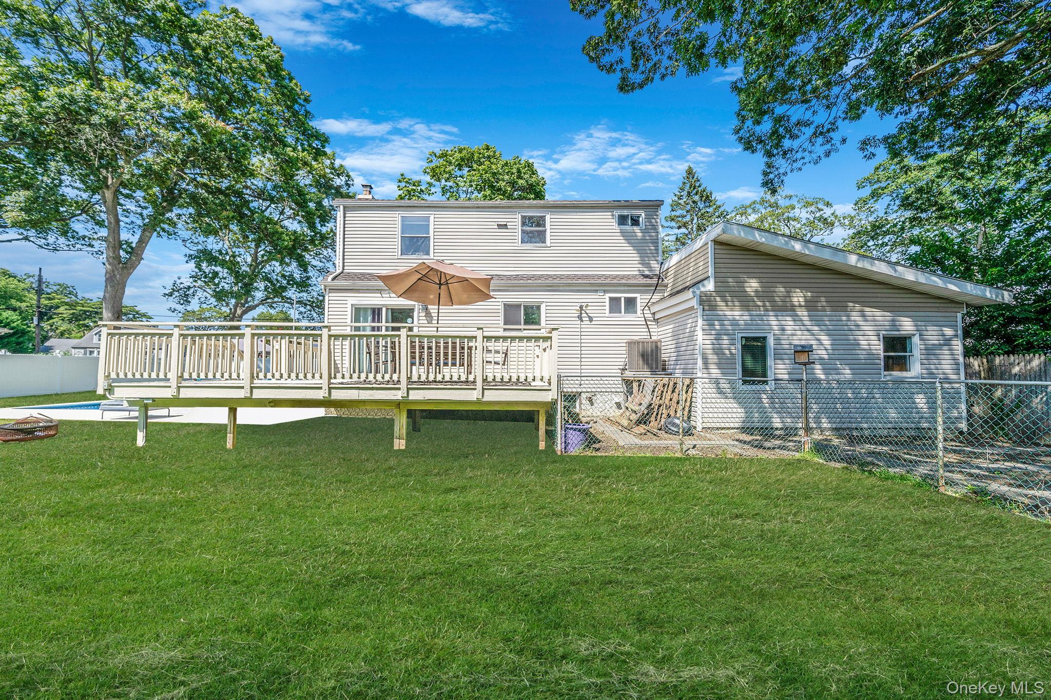 West Islip, New York, 11795, United States, 4 Bedrooms Bedrooms, ,4 BathroomsBathrooms,Residential,For Sale,1925742