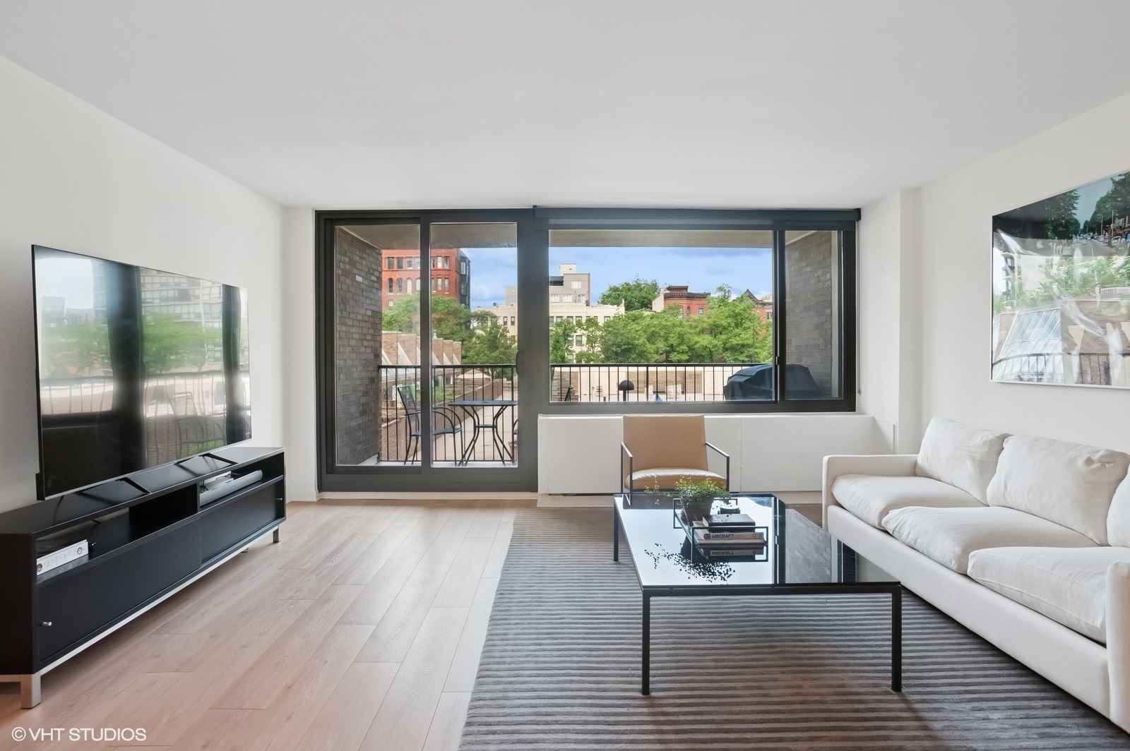 Chicago, Illinois, 60610, United States, 2 Bedrooms Bedrooms, ,2 BathroomsBathrooms,Residential,For Sale,1927209