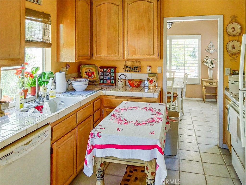 Dana Point, California, 92629, United States, 2 Bedrooms Bedrooms, ,3 BathroomsBathrooms,Residential,For Sale,1998905