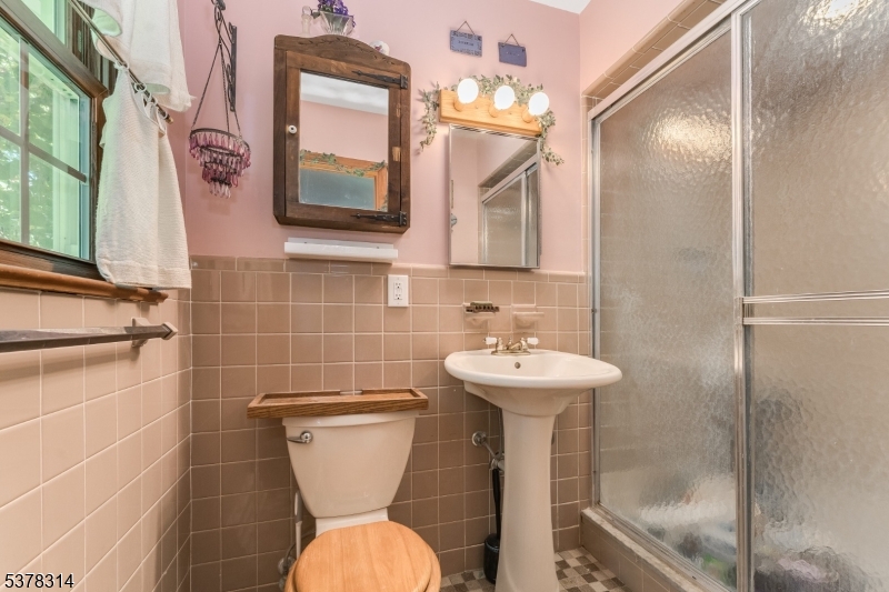 Raritan Twp., New Jersey, 08822, United States, 3 Bedrooms Bedrooms, ,2 BathroomsBathrooms,Residential,For Sale,1917160