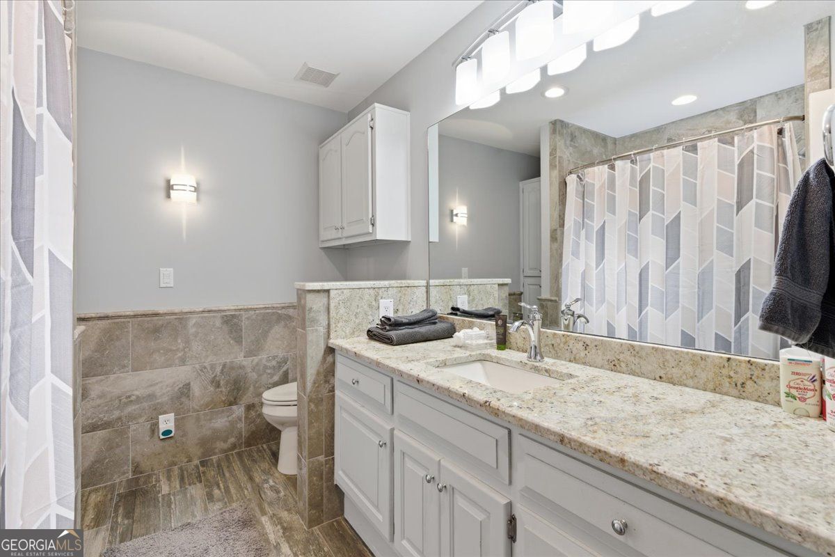 Douglasville, Georgia, 30135, United States, 5 Bedrooms Bedrooms, ,3 BathroomsBathrooms,Residential,For Sale,1988782