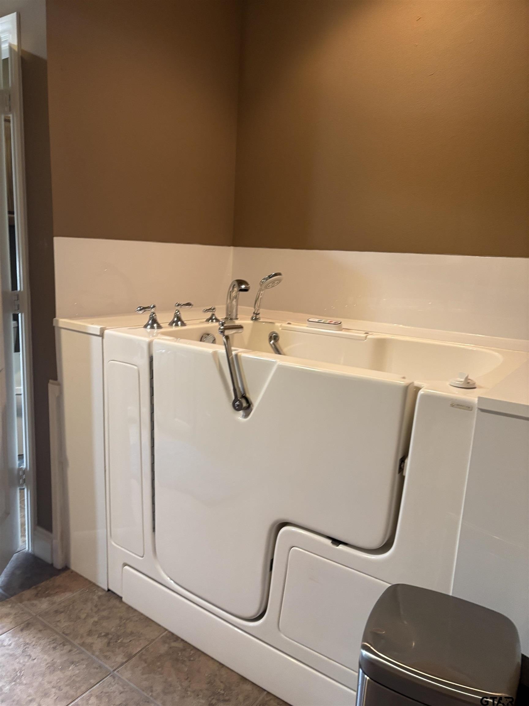 Pittsburg, Texas, 75686, United States, 3 Bedrooms Bedrooms, ,2 BathroomsBathrooms,Residential,For Sale,1980998