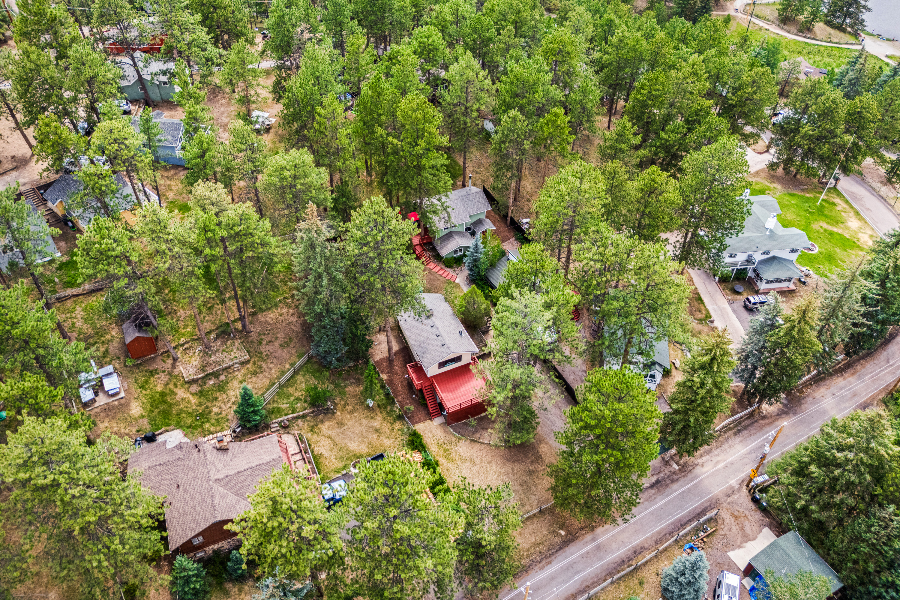  Rare Opportunity to Own 2 Homes Just Steps Away from Coveted Evergreen Lake - 物件實景