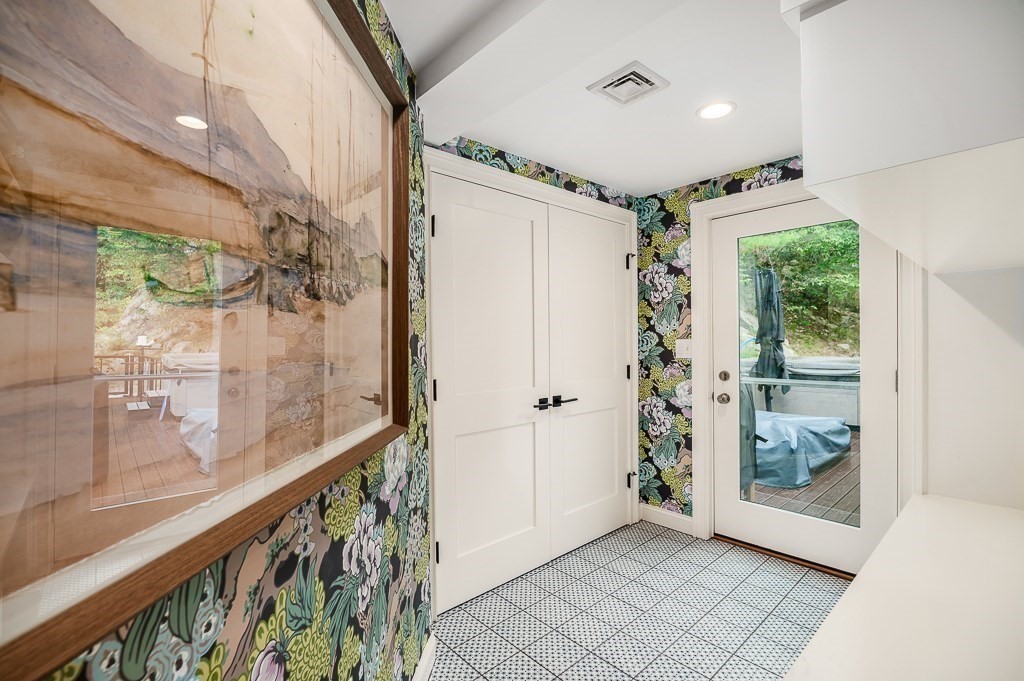 Manchester, Massachusetts, 01944, United States, 4 Bedrooms Bedrooms, ,3 BathroomsBathrooms,Residential,For Sale,1938822