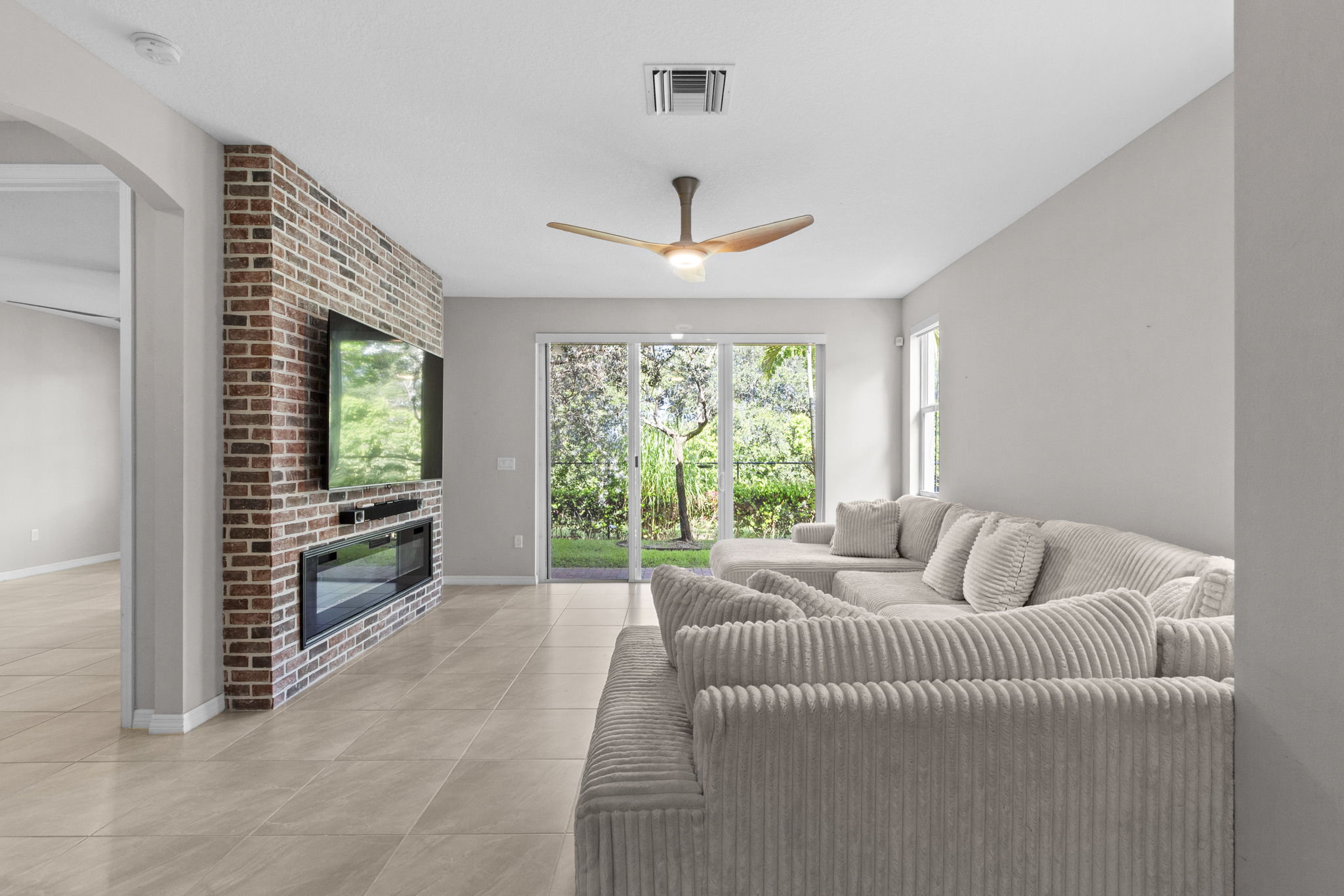  5319 Falcon Trail, Davie, FL 33314 - 物件實景