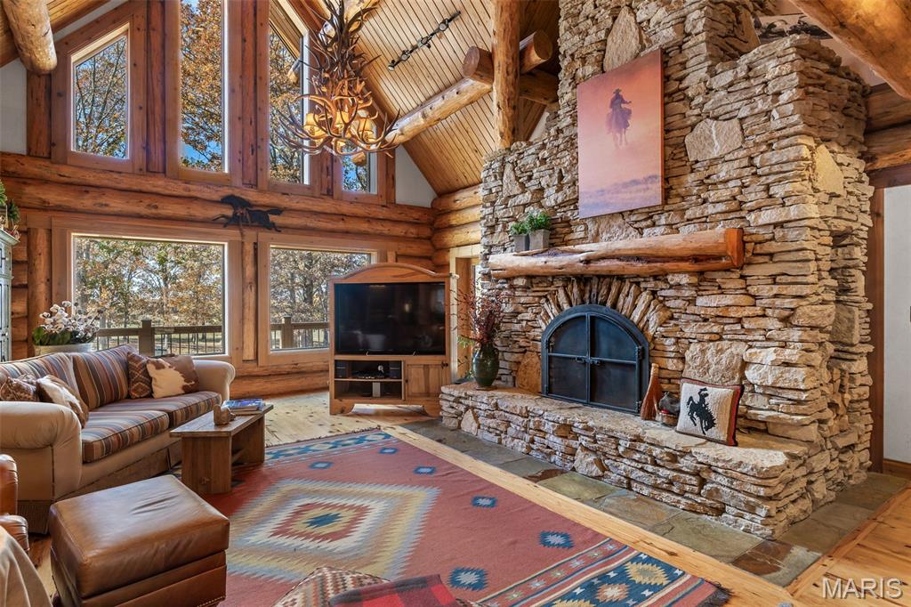 Farmington, Missouri, 63640, United States, 3 Bedrooms Bedrooms, ,4 BathroomsBathrooms,Residential,For Sale,1991980