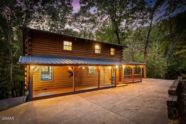 Sevierville, Tennessee, 37876, United States, 2 Bedrooms Bedrooms, ,4 BathroomsBathrooms,Residential,For Sale,2019046