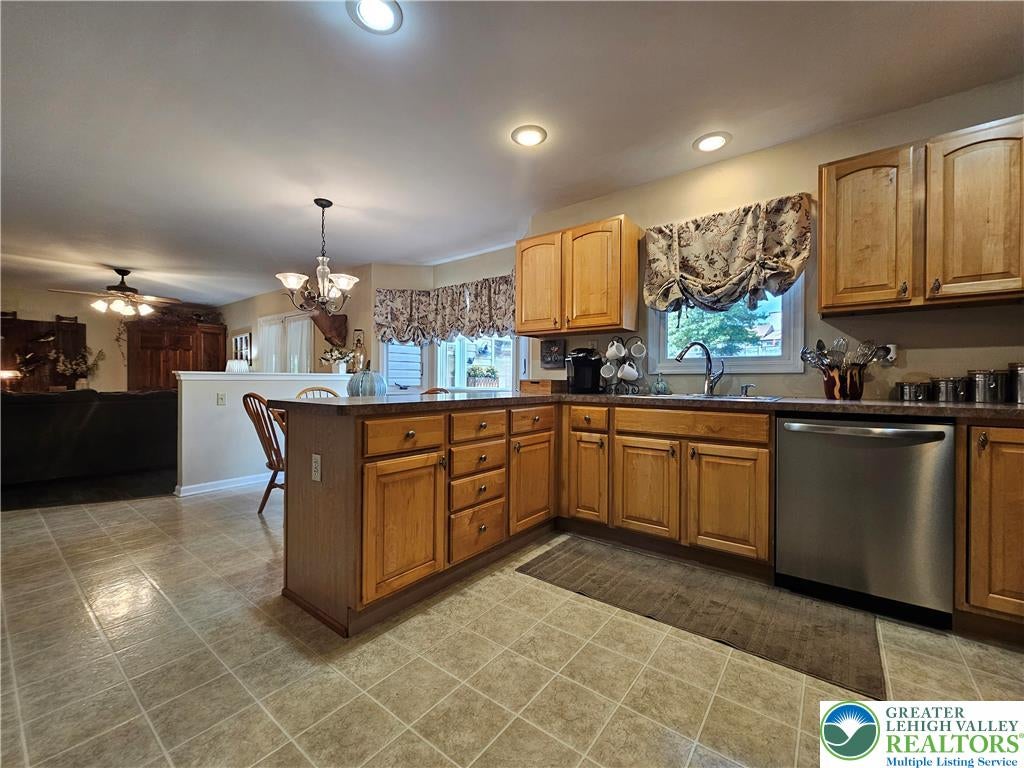 North Whitehall Twp, Pennsylvania, 18078, United States, 4 Bedrooms Bedrooms, ,3 BathroomsBathrooms,Residential,For Sale,1961837