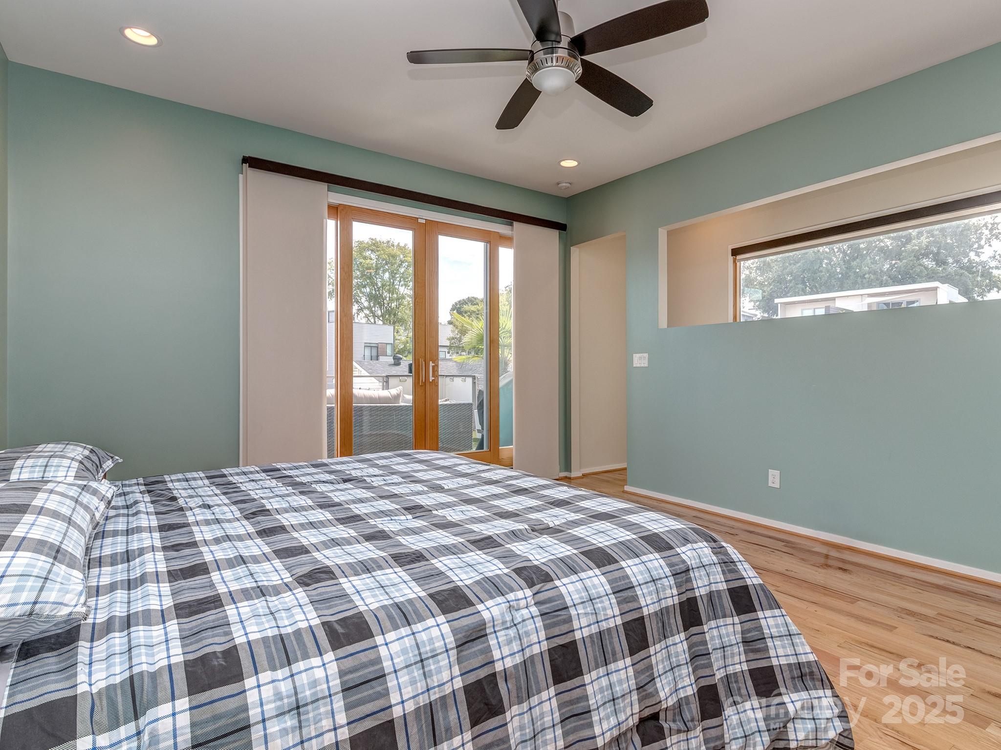 Charlotte, North Carolina, 28202, United States, 2 Bedrooms Bedrooms, ,3 BathroomsBathrooms,Residential,For Sale,1986288