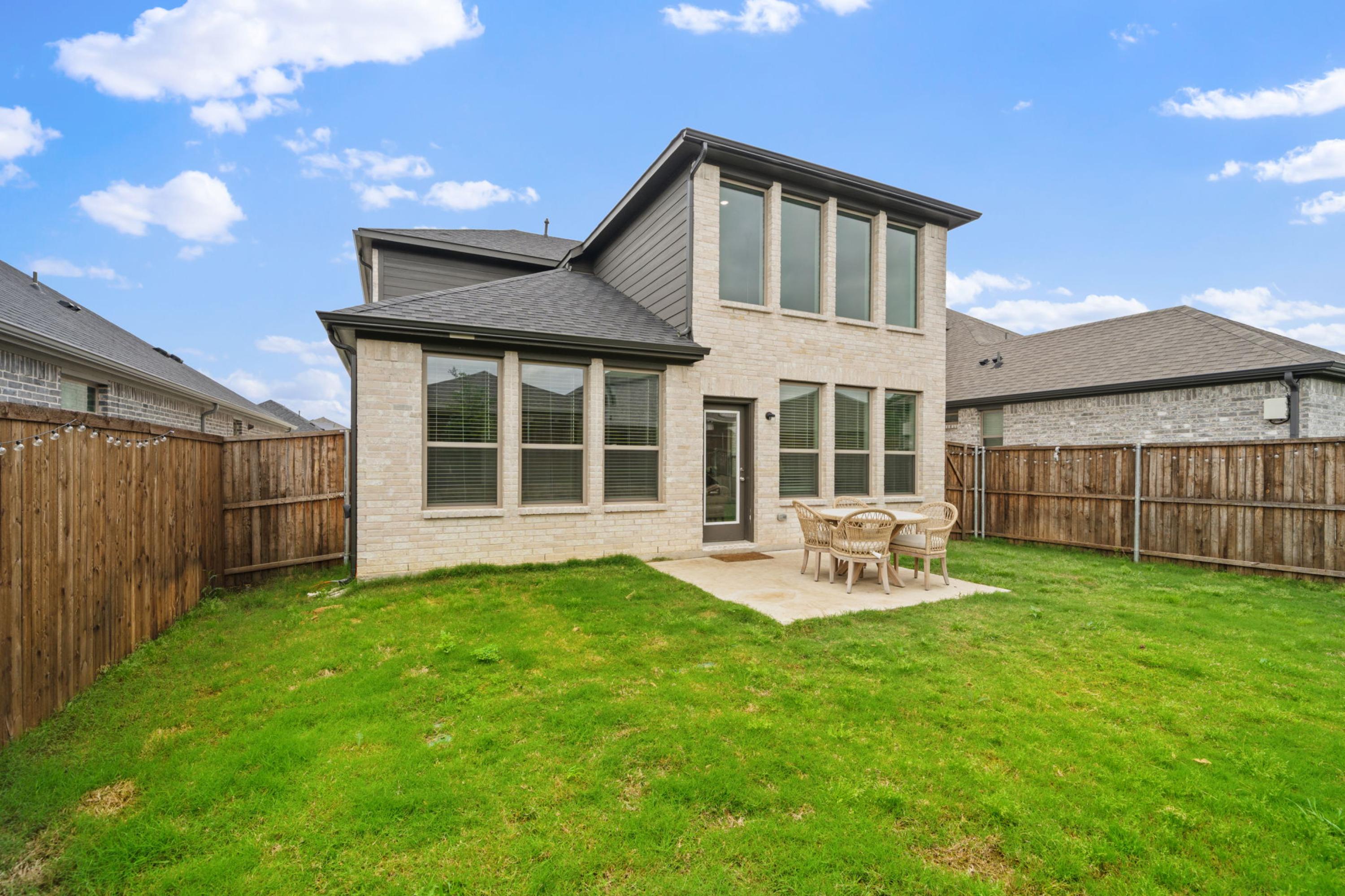  High Ceilings, Natural Light, and Modern Elegance in McKinney ISD - 物件實景